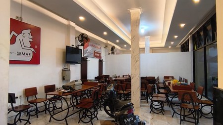 Ruang Usaha di Mainroad Tubagus Ismail Kota Bandung