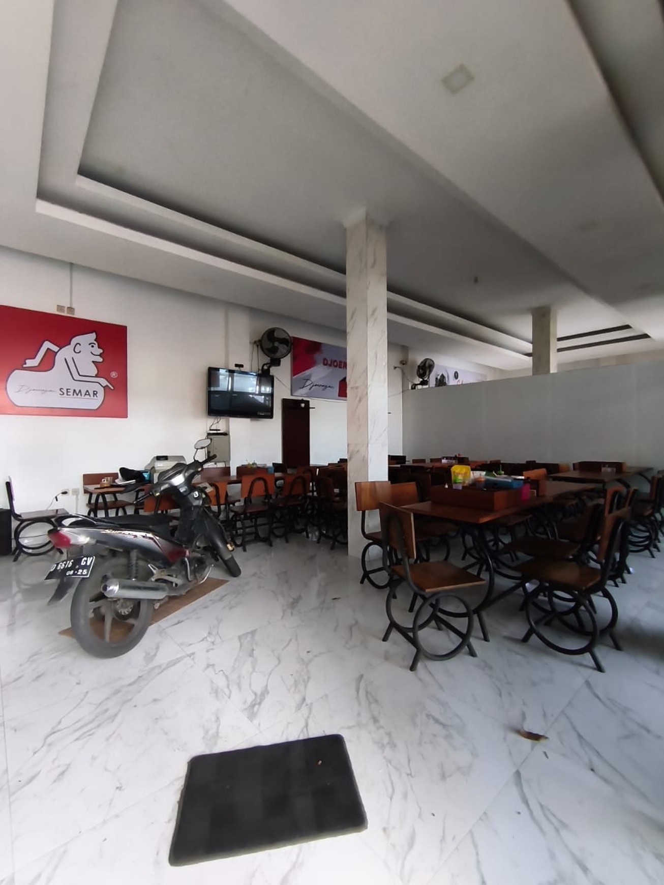 Ruang Usaha di Mainroad Tubagus Ismail Kota Bandung