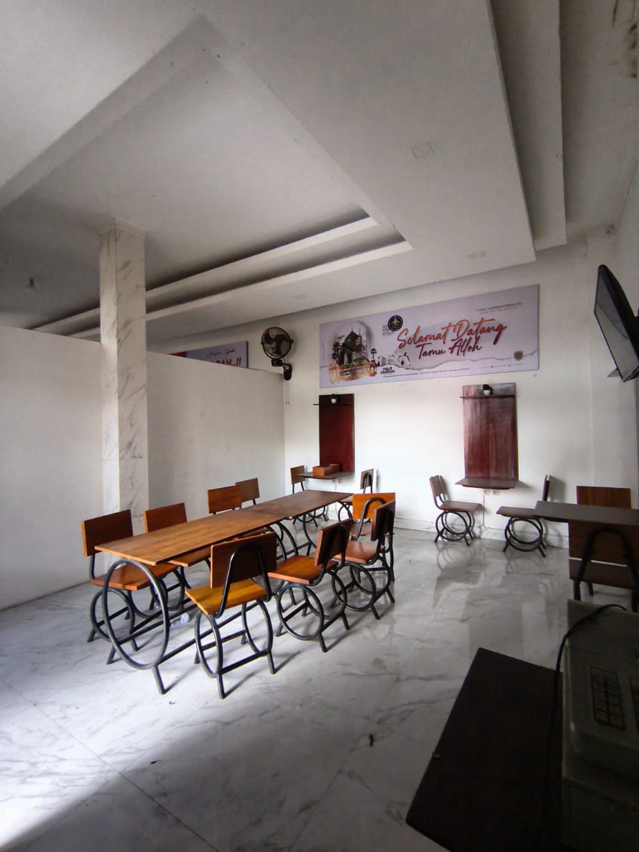 Ruang Usaha di Mainroad Tubagus Ismail Kota Bandung