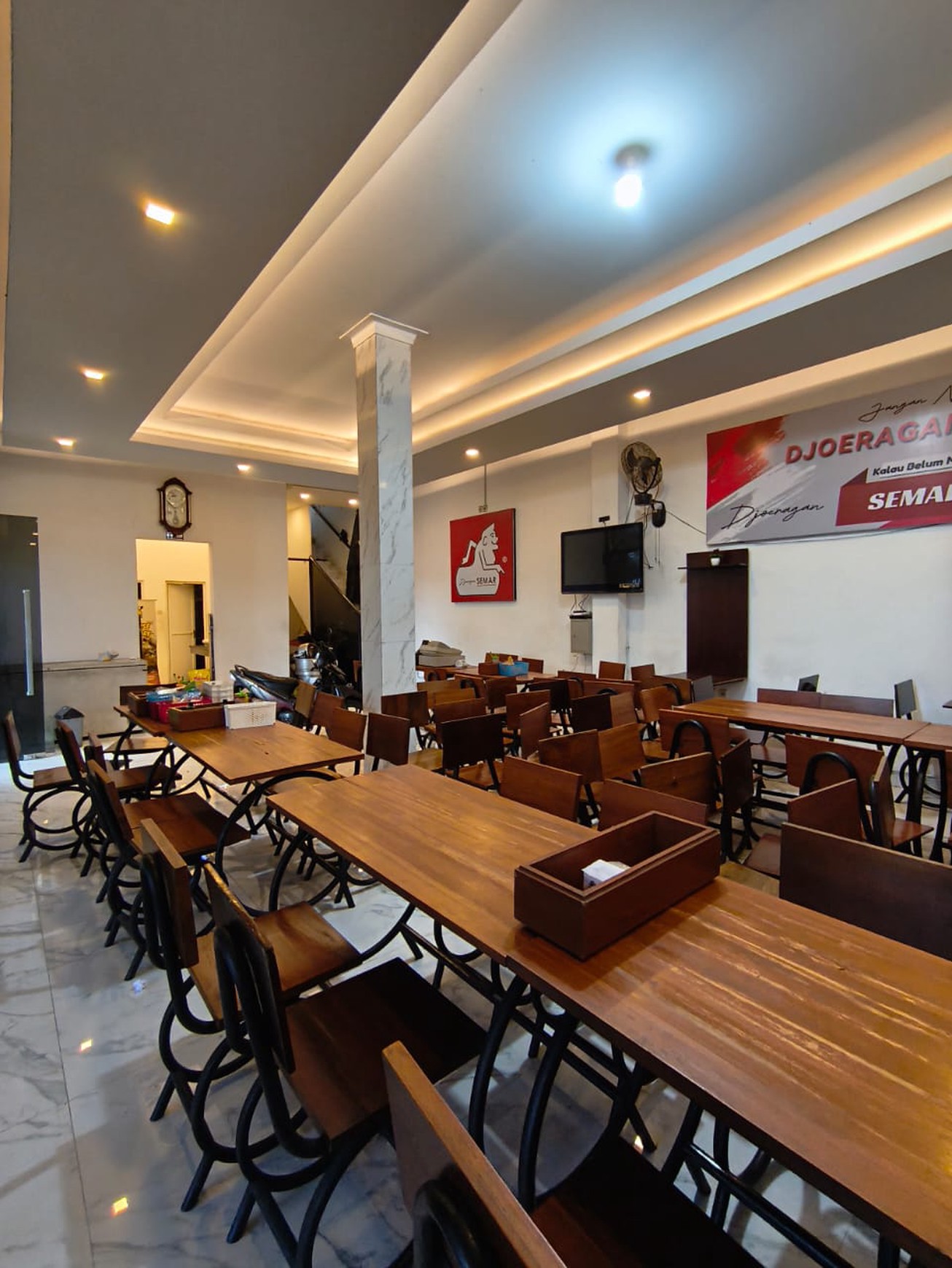 Ruang Usaha di Mainroad Tubagus Ismail Kota Bandung