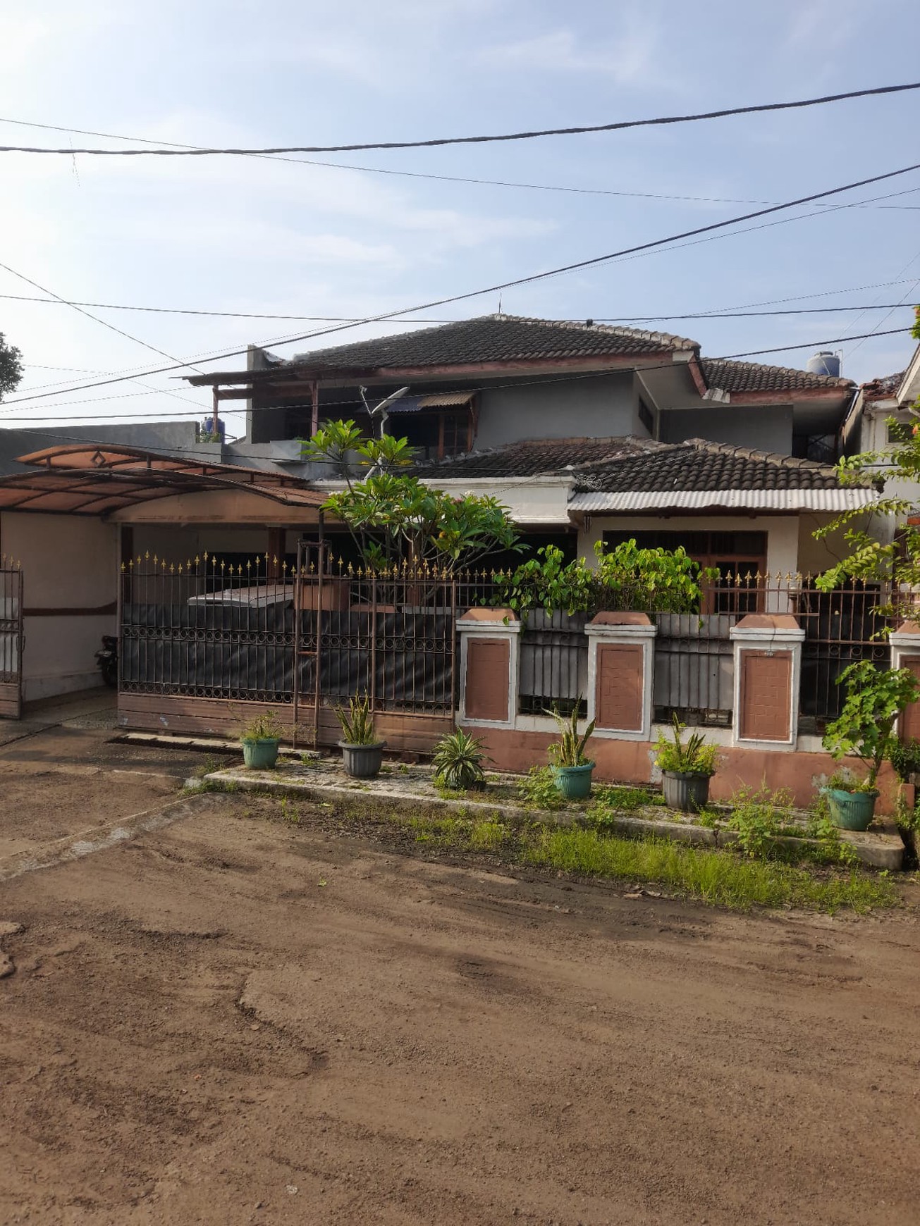 Rumah Siap Huni Semi Furnished dengan Hunian Nyaman dan Asri di Ciputat Timur