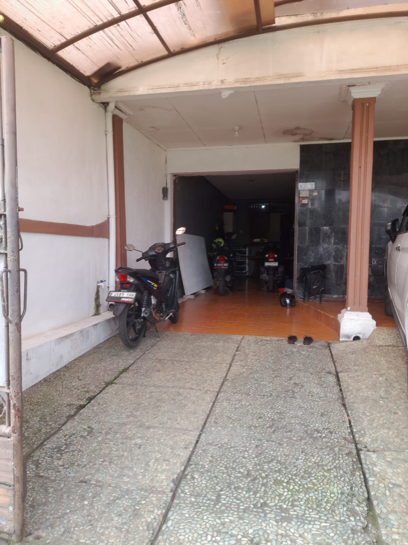 Rumah Siap Huni Semi Furnished dengan Hunian Nyaman dan Asri di Ciputat Timur