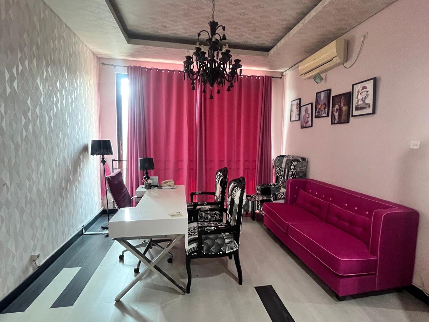 Rumah Kantor Luas dengan LT 375 LB 416 Semi Furnished 