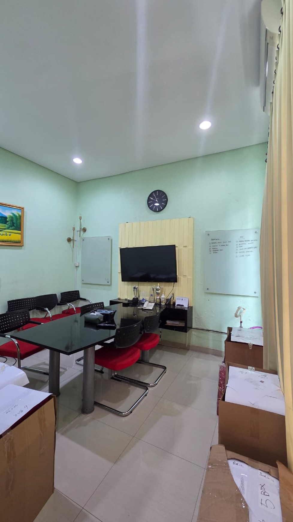 Rumah Kantor Luas dengan LT 375 LB 416 Semi Furnished 