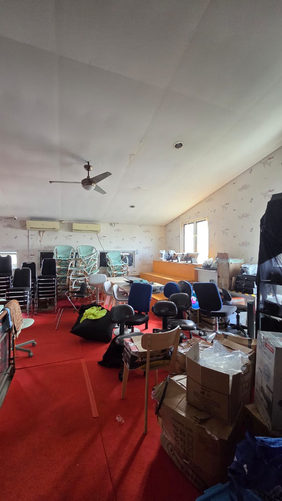 Rumah Kantor Luas dengan LT 375 LB 416 Semi Furnished 