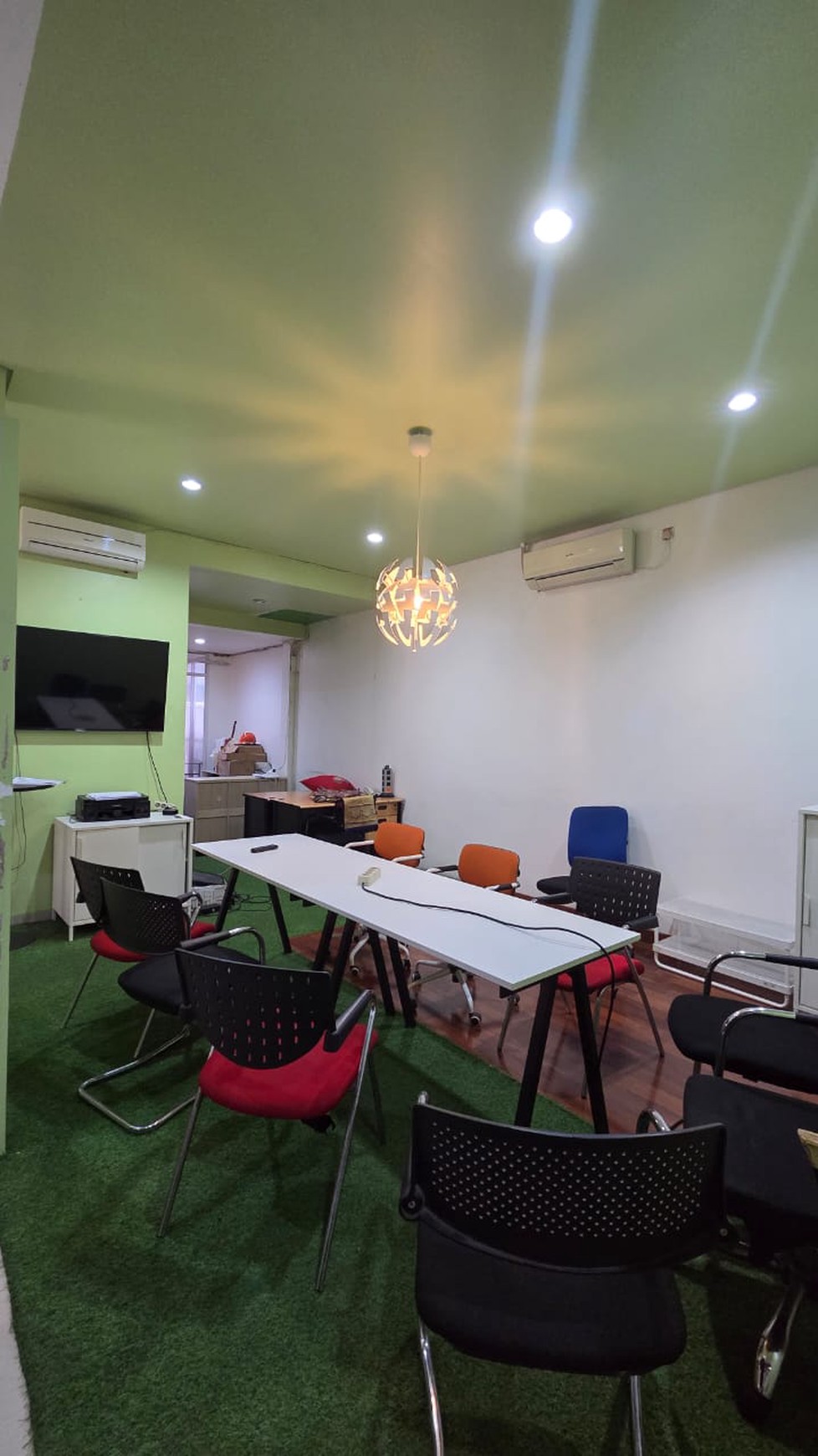 Rumah Kantor Luas dengan LT 375 LB 416 Semi Furnished 