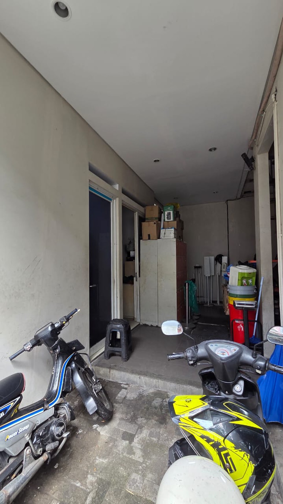Rumah Kantor Luas dengan LT 375 LB 416 Semi Furnished 