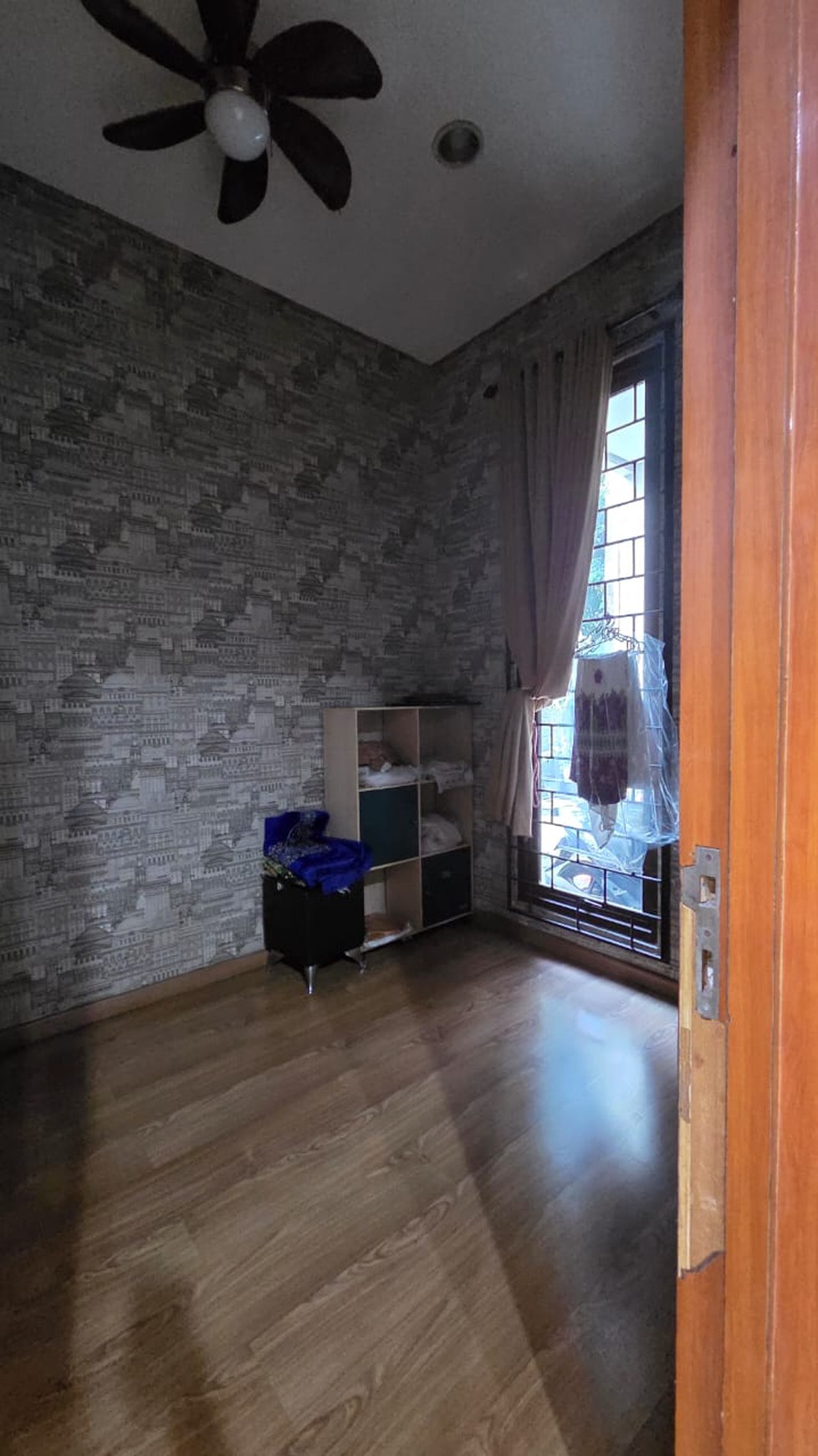 Rumah Kantor Luas dengan LT 375 LB 416 Semi Furnished 