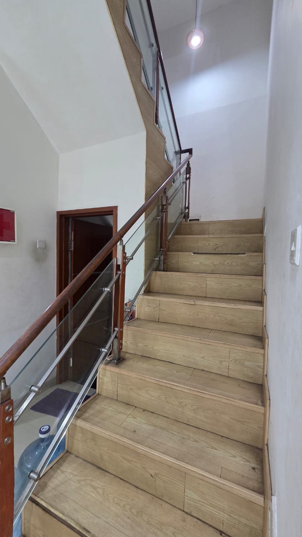 Rumah Kantor Luas dengan LT 375 LB 416 Semi Furnished 