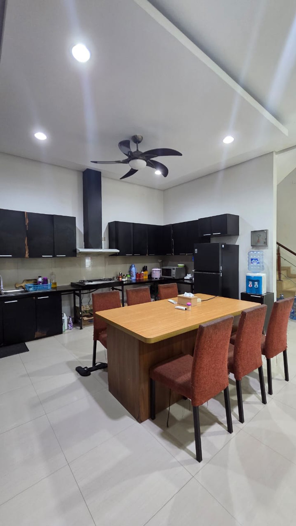 Rumah Kantor Luas dengan LT 375 LB 416 Semi Furnished 