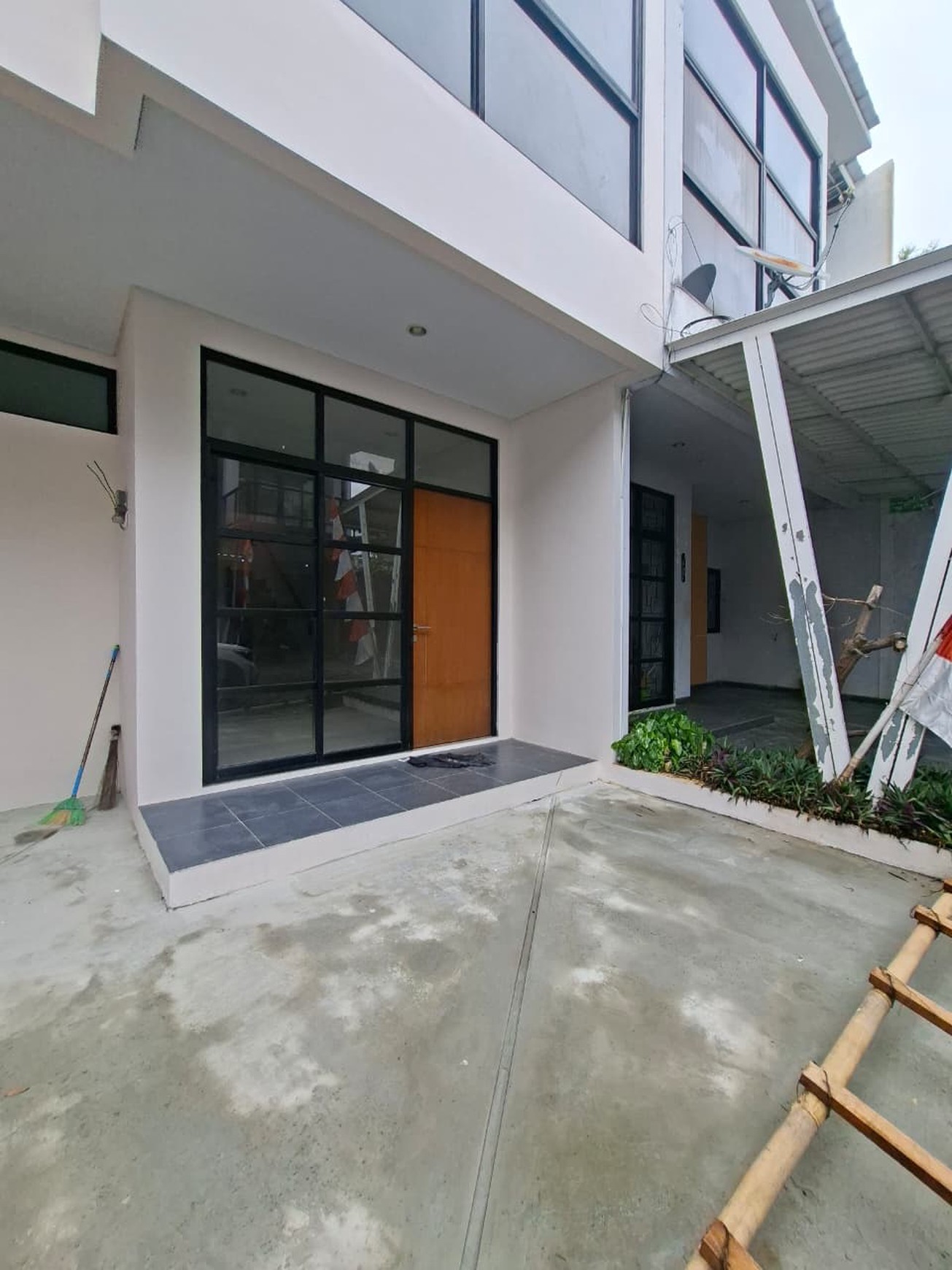 Rumah Cantik 2 Lantai di Ciputat Siap Huni dengan 3 KT dan 2+1 KM sudah SHM@Ciputat
