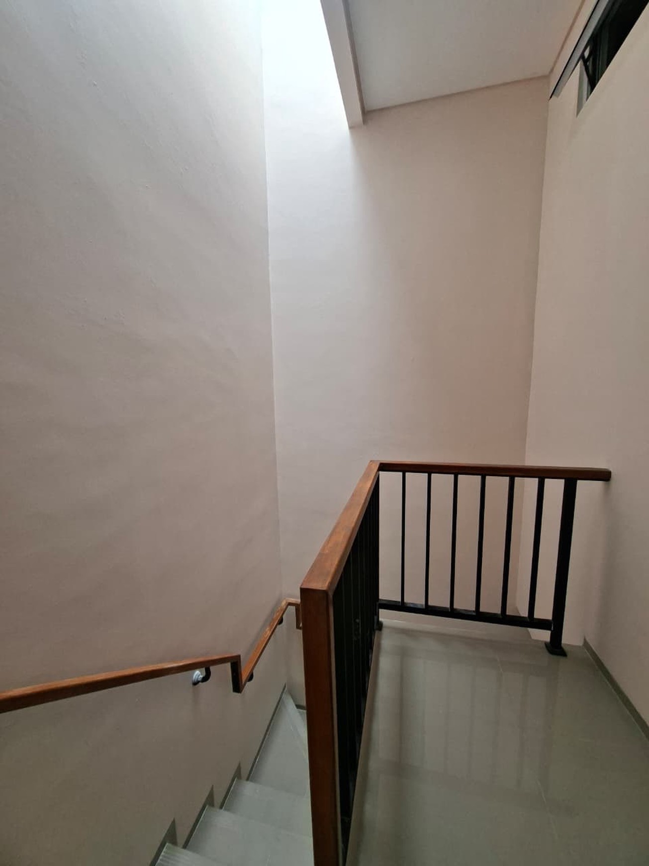 Rumah Cantik 2 Lantai di Ciputat Siap Huni dengan 3 KT dan 2+1 KM sudah SHM@Ciputat