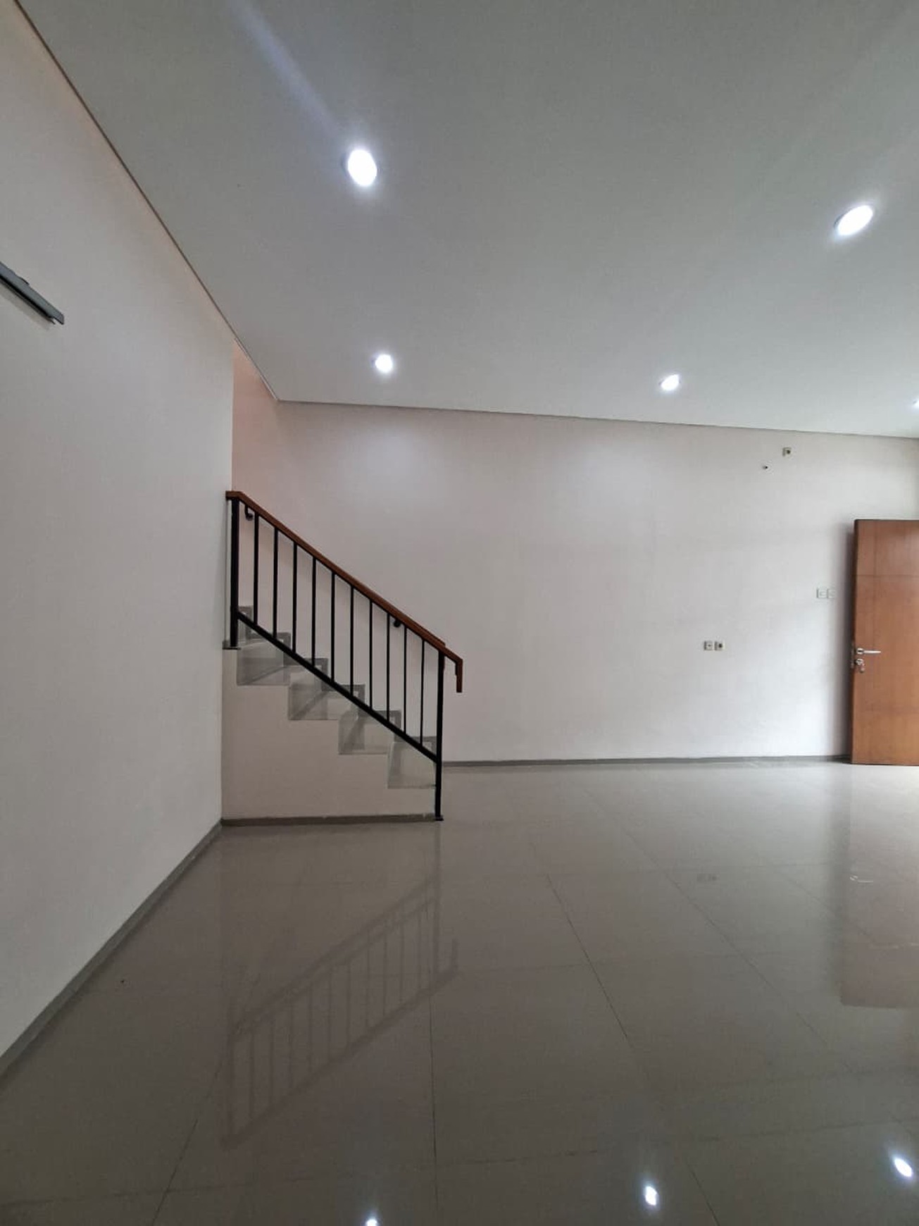 Rumah Cantik 2 Lantai di Ciputat Siap Huni dengan 3 KT dan 2+1 KM sudah SHM@Ciputat