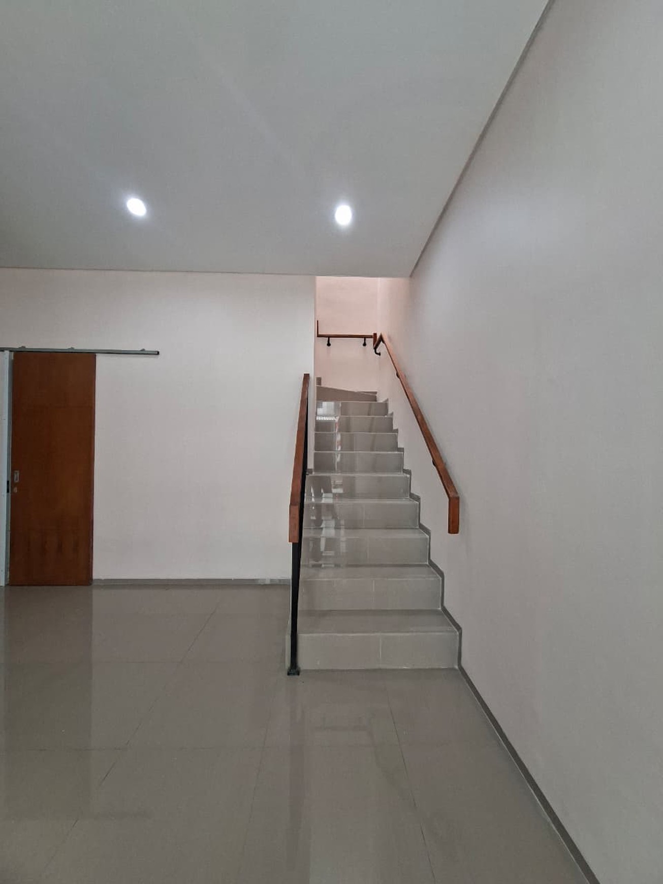 Rumah Cantik 2 Lantai di Ciputat Siap Huni dengan 3 KT dan 2+1 KM sudah SHM@Ciputat