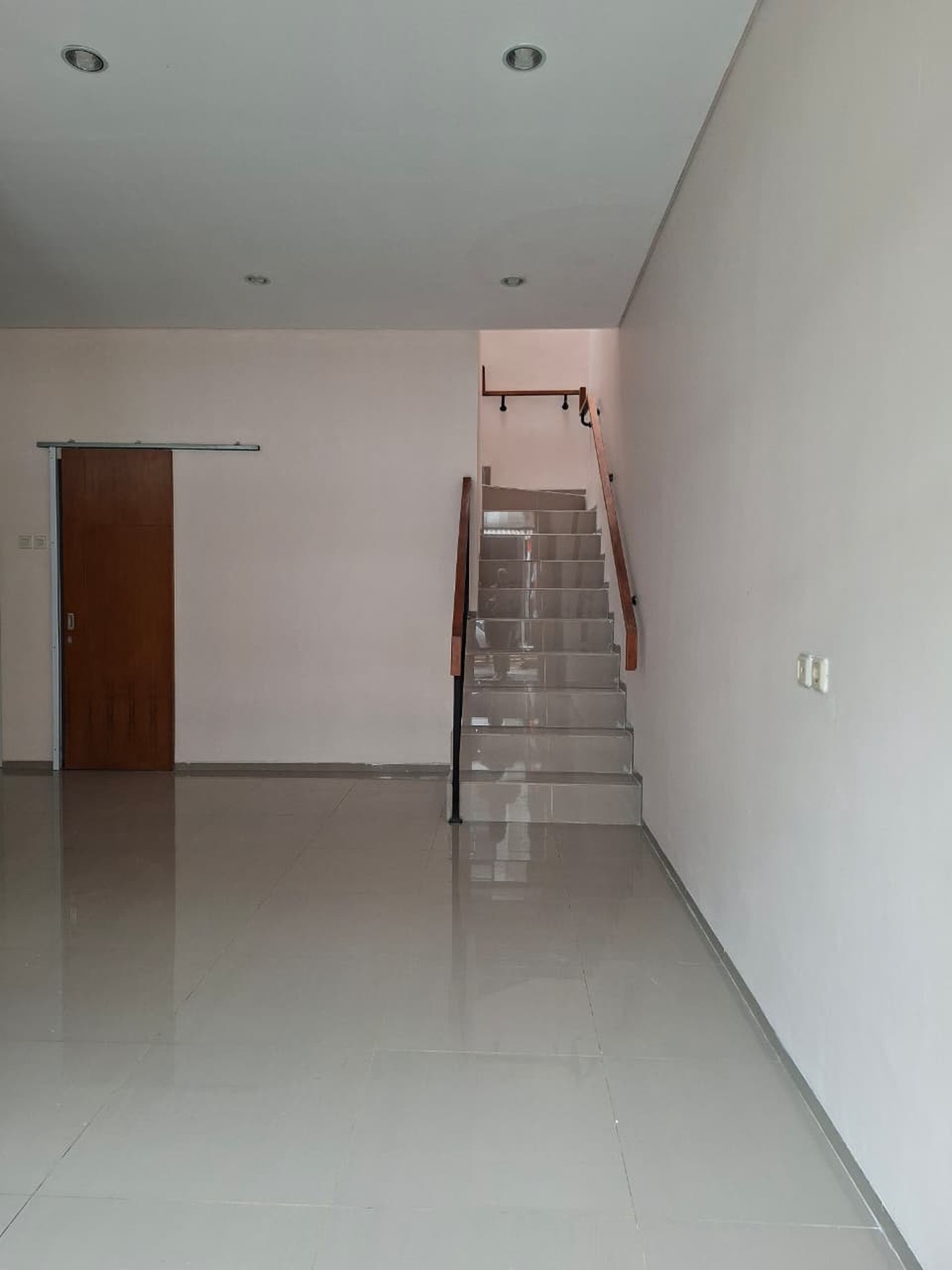 Rumah Cantik 2 Lantai di Ciputat Siap Huni dengan 3 KT dan 2+1 KM sudah SHM@Ciputat