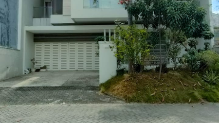 DISEWAKAN RUMAH MEWAH FULL FURNISHED BUKIT TELAGA GOLF CITRALAND SURABAYA BARAT 