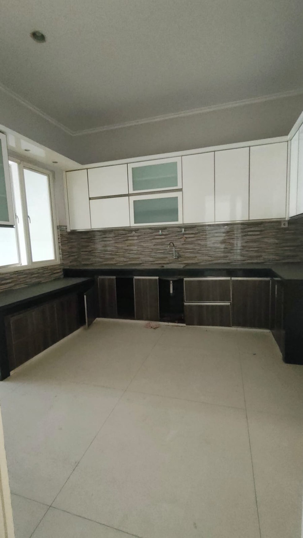 DISEWAKAN RUMAH MEWAH FULL FURNISHED BUKIT TELAGA GOLF CITRALAND SURABAYA BARAT