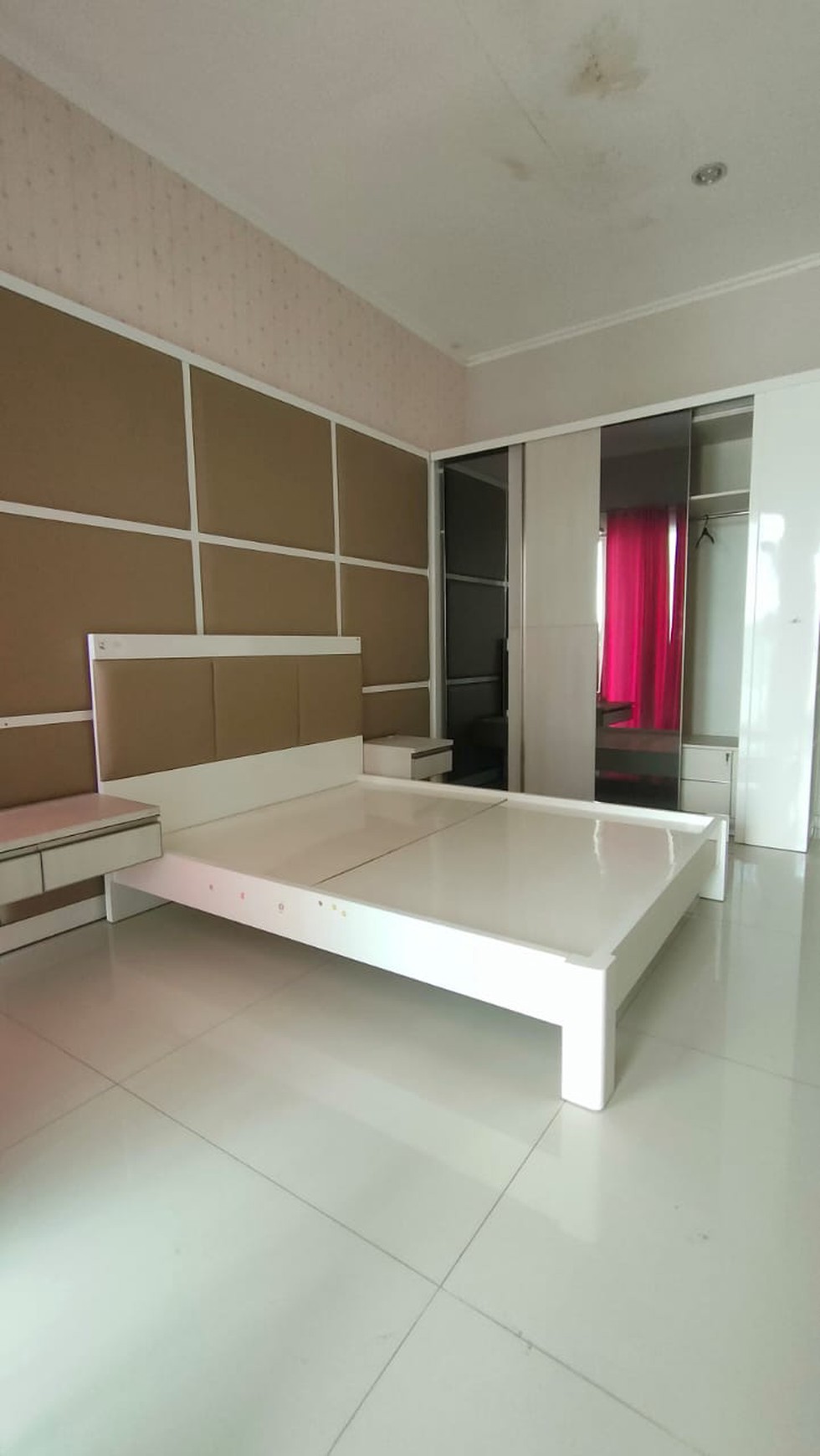 DISEWAKAN RUMAH MEWAH FULL FURNISHED BUKIT TELAGA GOLF CITRALAND SURABAYA BARAT