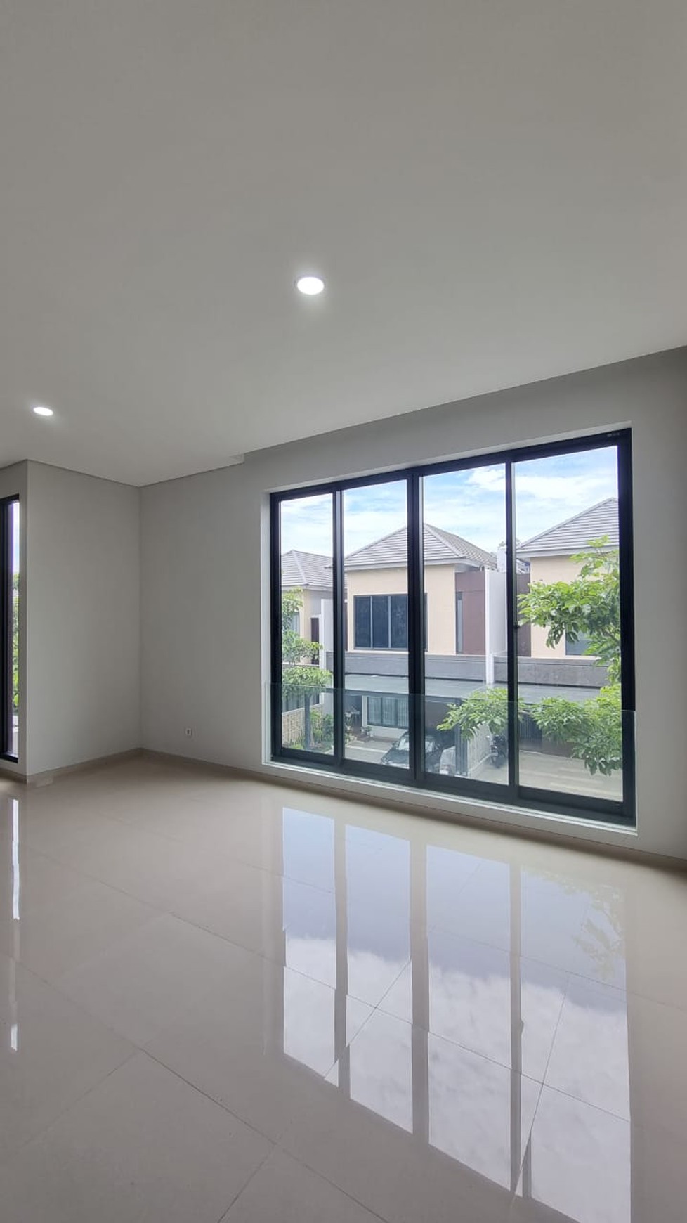 Rumah 2 Lantai Siap Huni di Bintaro Sektor 9 dengan KT 4+1 KM 4+1 SHM