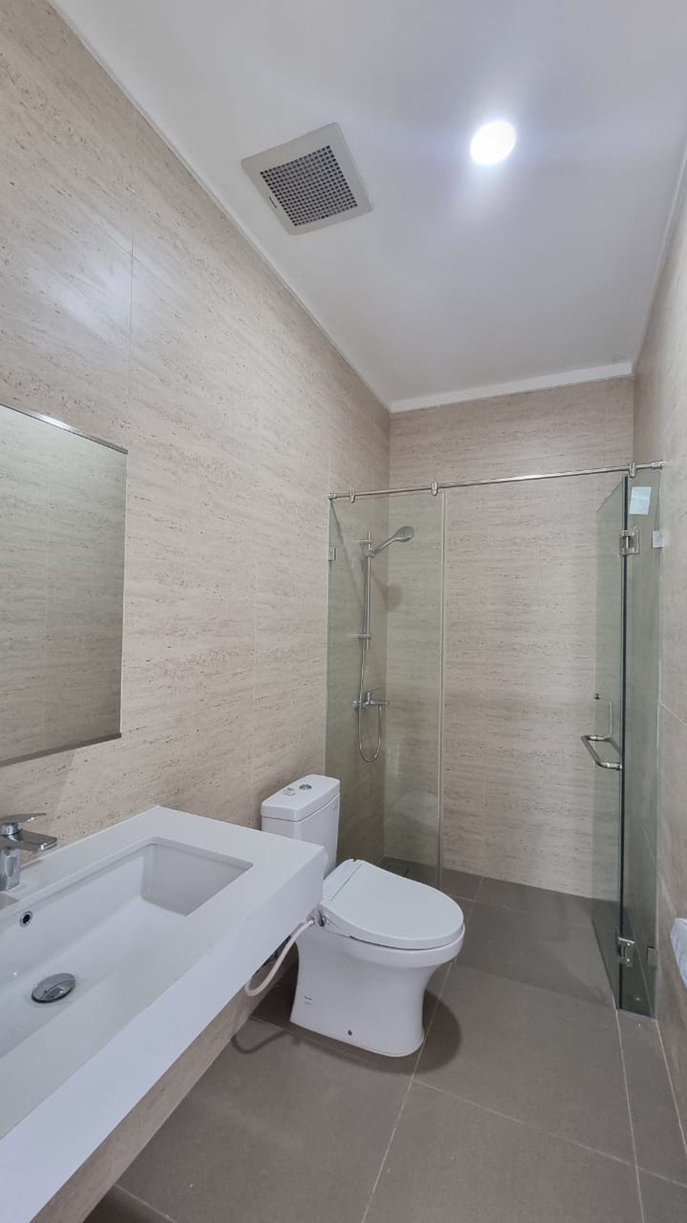 Rumah 2 Lantai Siap Huni di Bintaro Sektor 9 dengan KT 4+1 KM 4+1 SHM