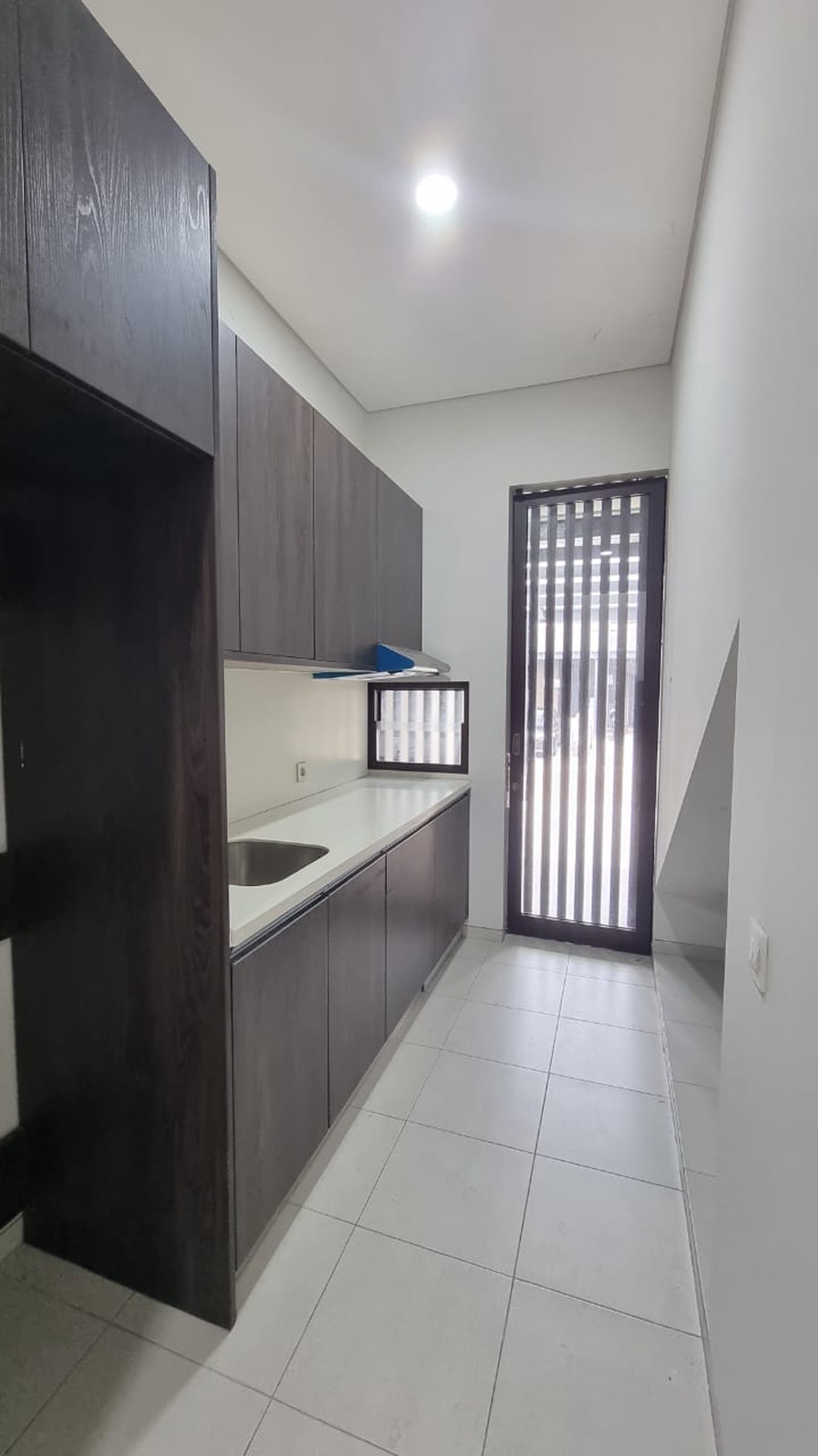 Rumah 2 Lantai Siap Huni di Bintaro Sektor 9 dengan KT 4+1 KM 4+1 SHM