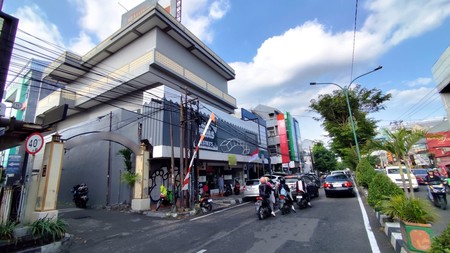 Bangunan Komersil Lokasi Strategis Di Jl Laksda Adisucipto Yogyakarta