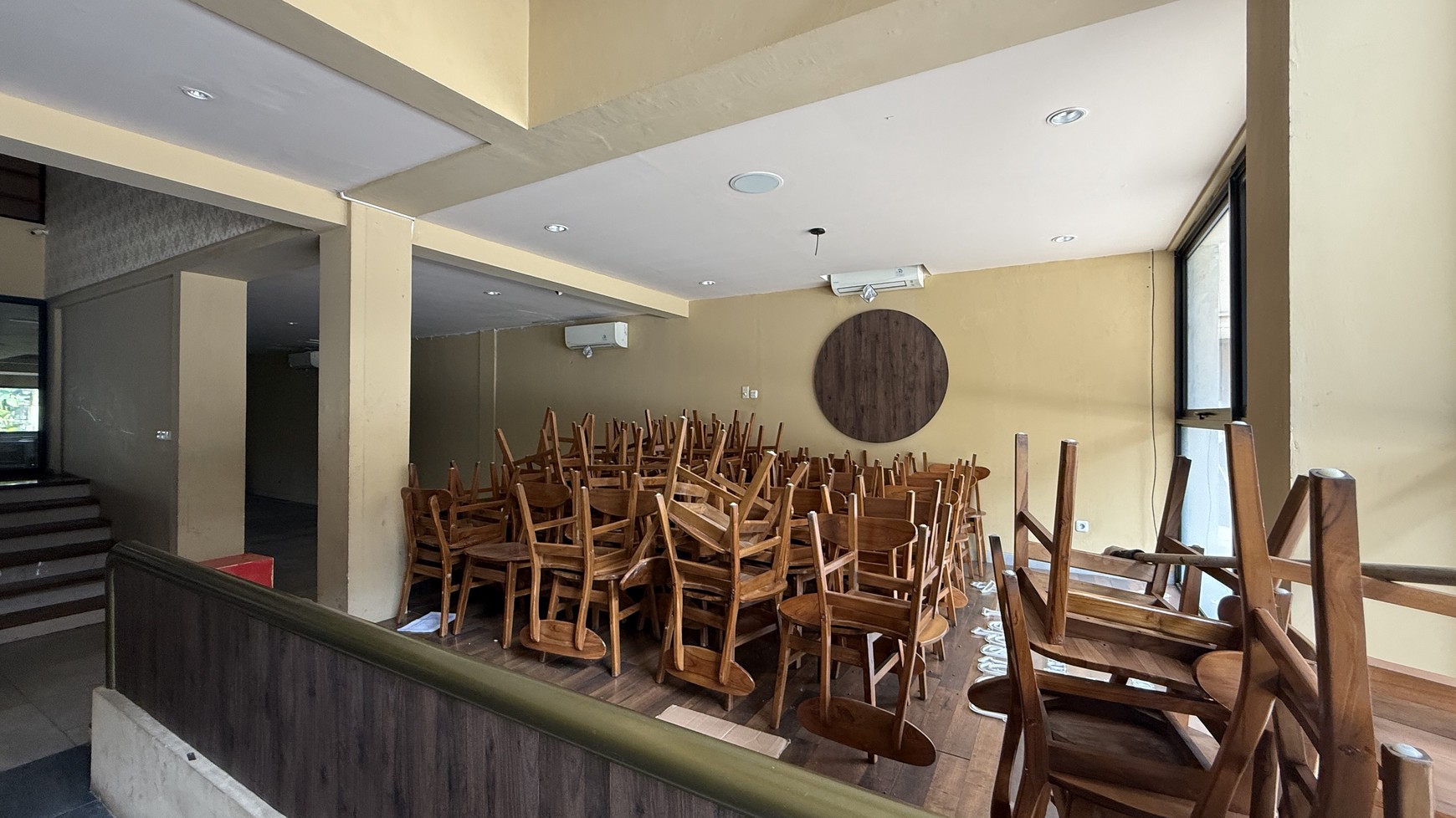 EX RESTO DI KAWASAN KEBAYORAN BARU AREA