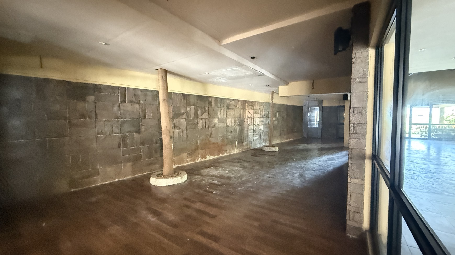 EX RESTO DI KAWASAN KEBAYORAN BARU AREA