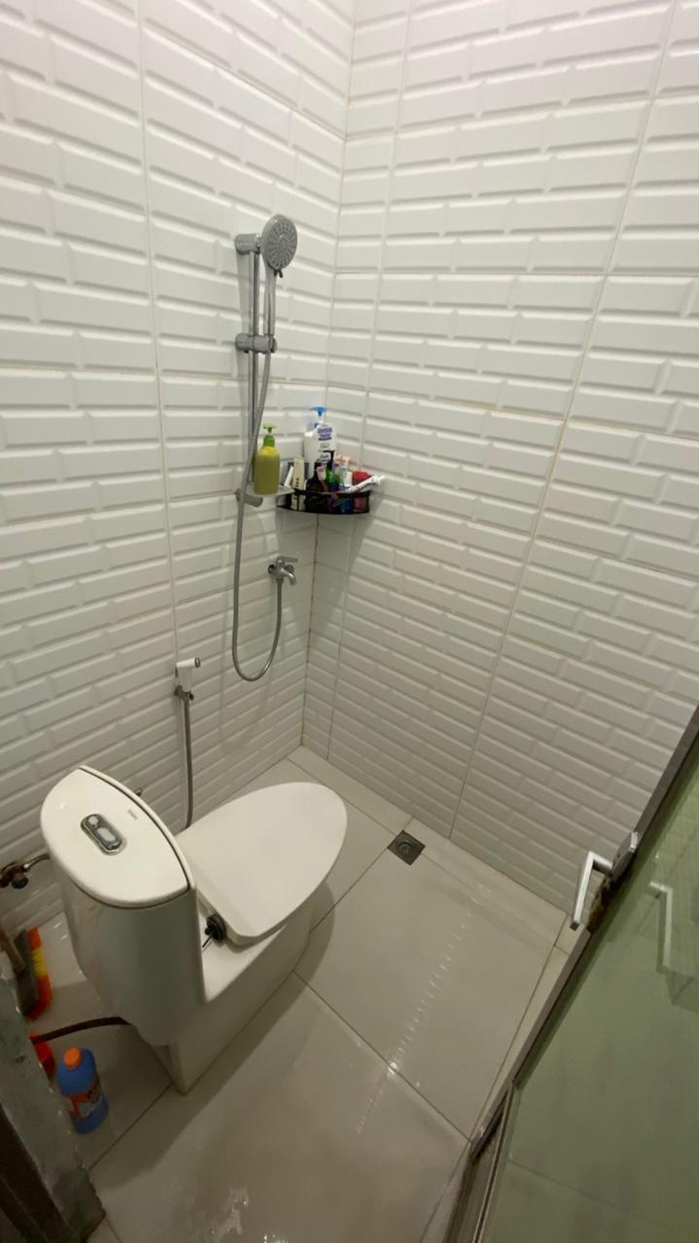 Rumah 2 Lantai 3 KT 2 KM SHm di @Jombang, Ciputat