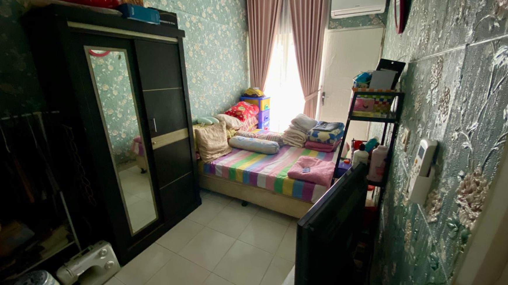 Rumah 2 Lantai 3 KT 2 KM SHm di @Jombang, Ciputat