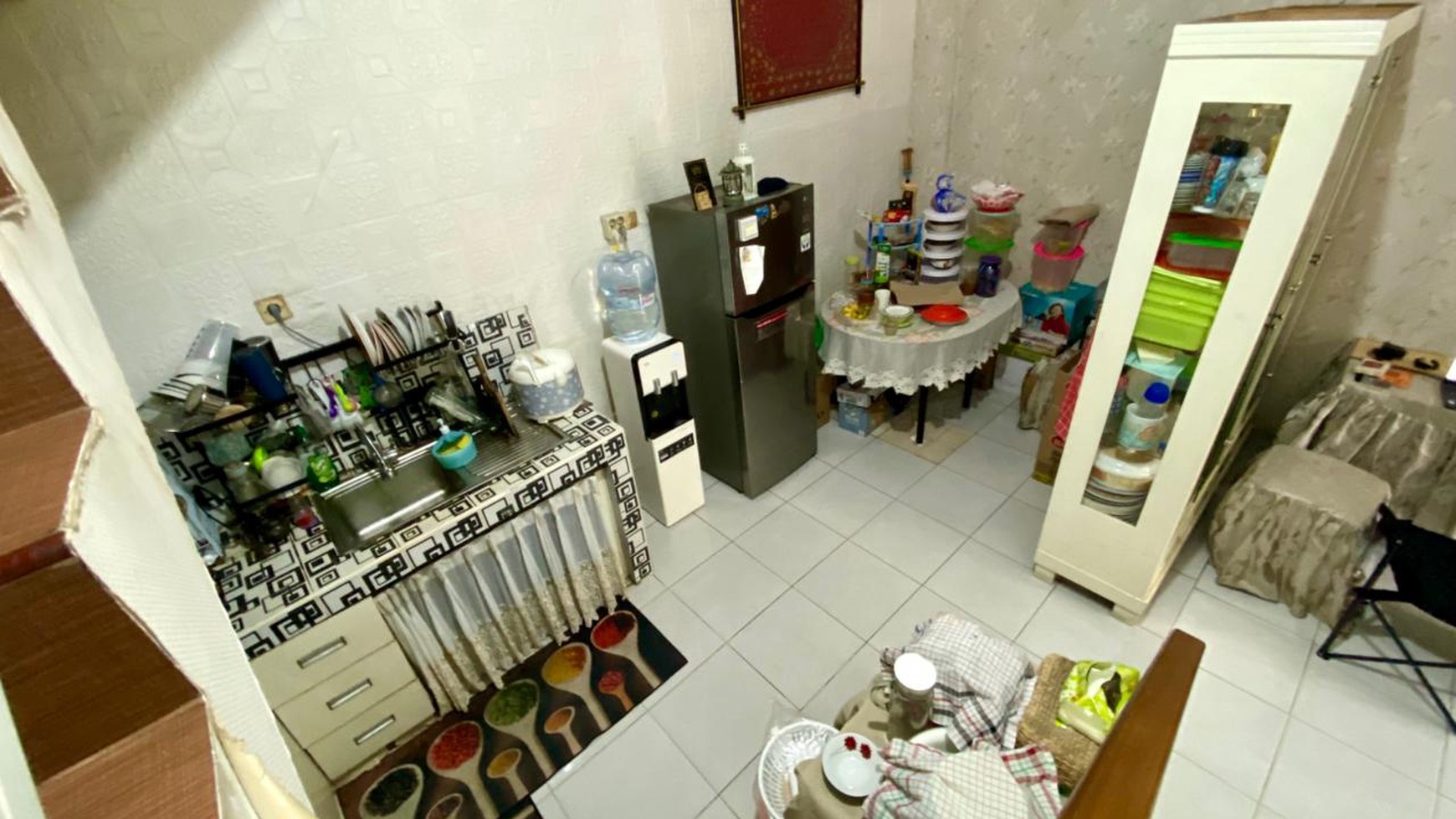 Rumah 2 Lantai 3 KT 2 KM SHm di @Jombang, Ciputat