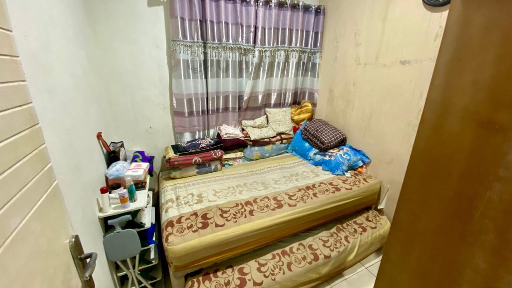 Rumah 2 Lantai 3 KT 2 KM SHm di @Jombang, Ciputat