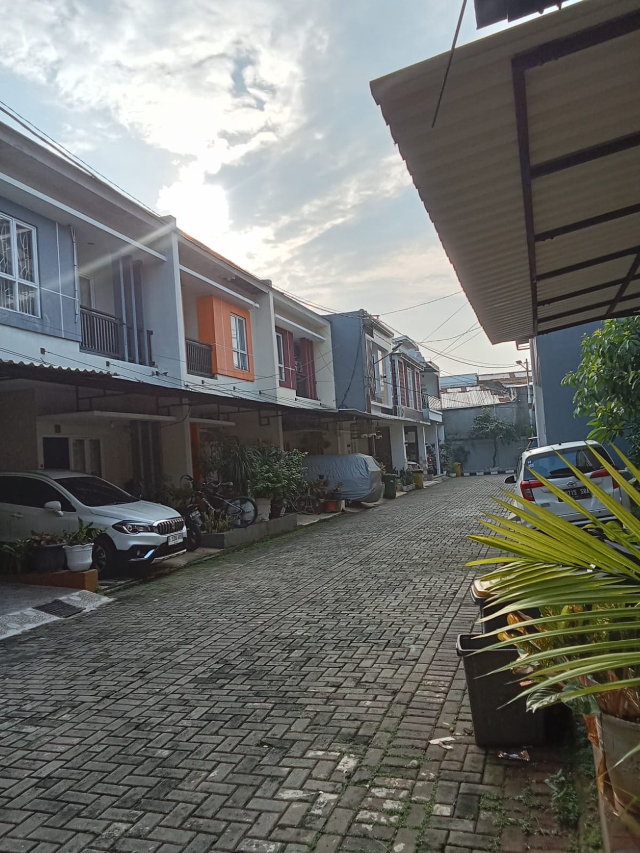 Rumah di Pondok Aren Tangerang Selatan 2 Lantai 3 KT 2+1KT SHM