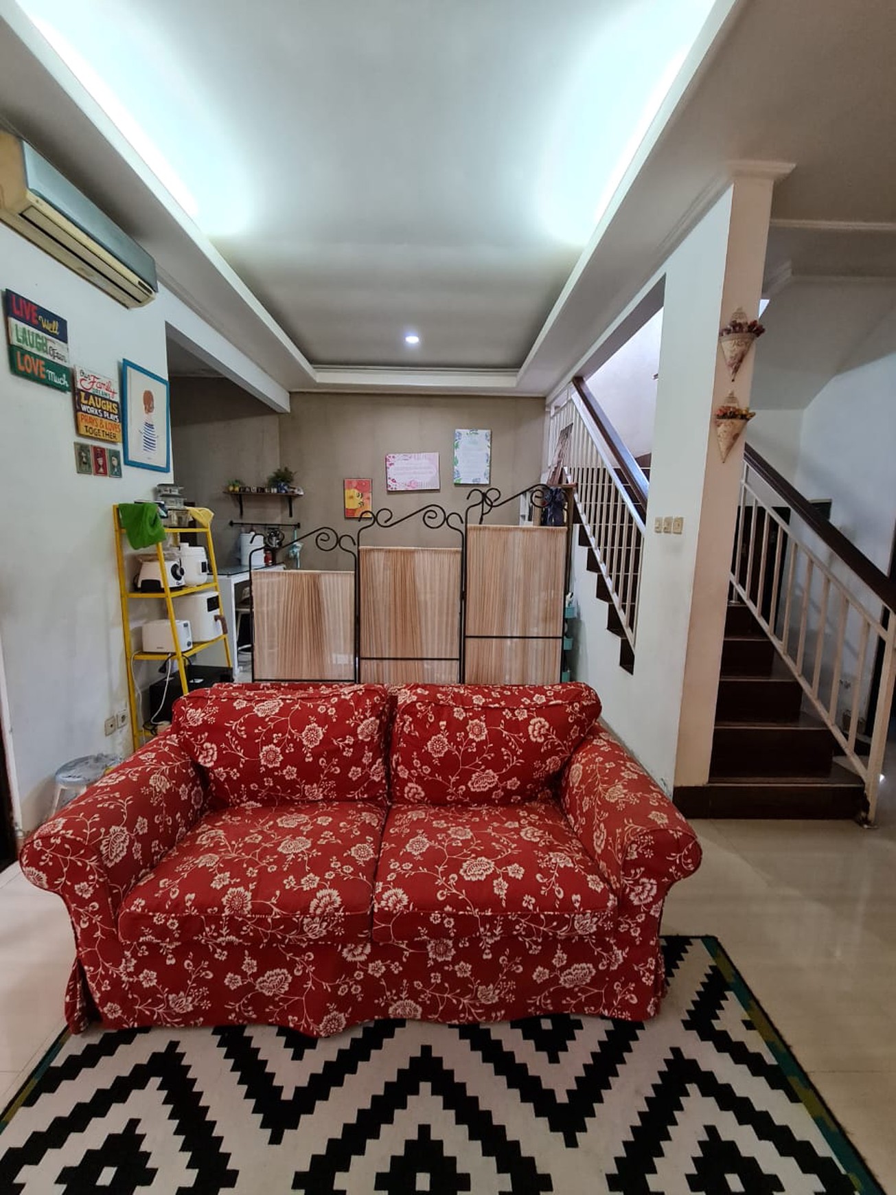 Rumah Bagus, 2 Lantai, Siap huni, lokasi strategis dekat ST. Pd Ranji di Bintaro