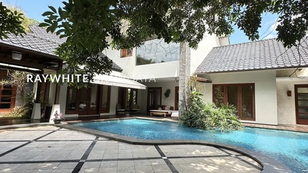 Rumah Siap Huni Bergaya Tropical Resort Area Cilandak Barat