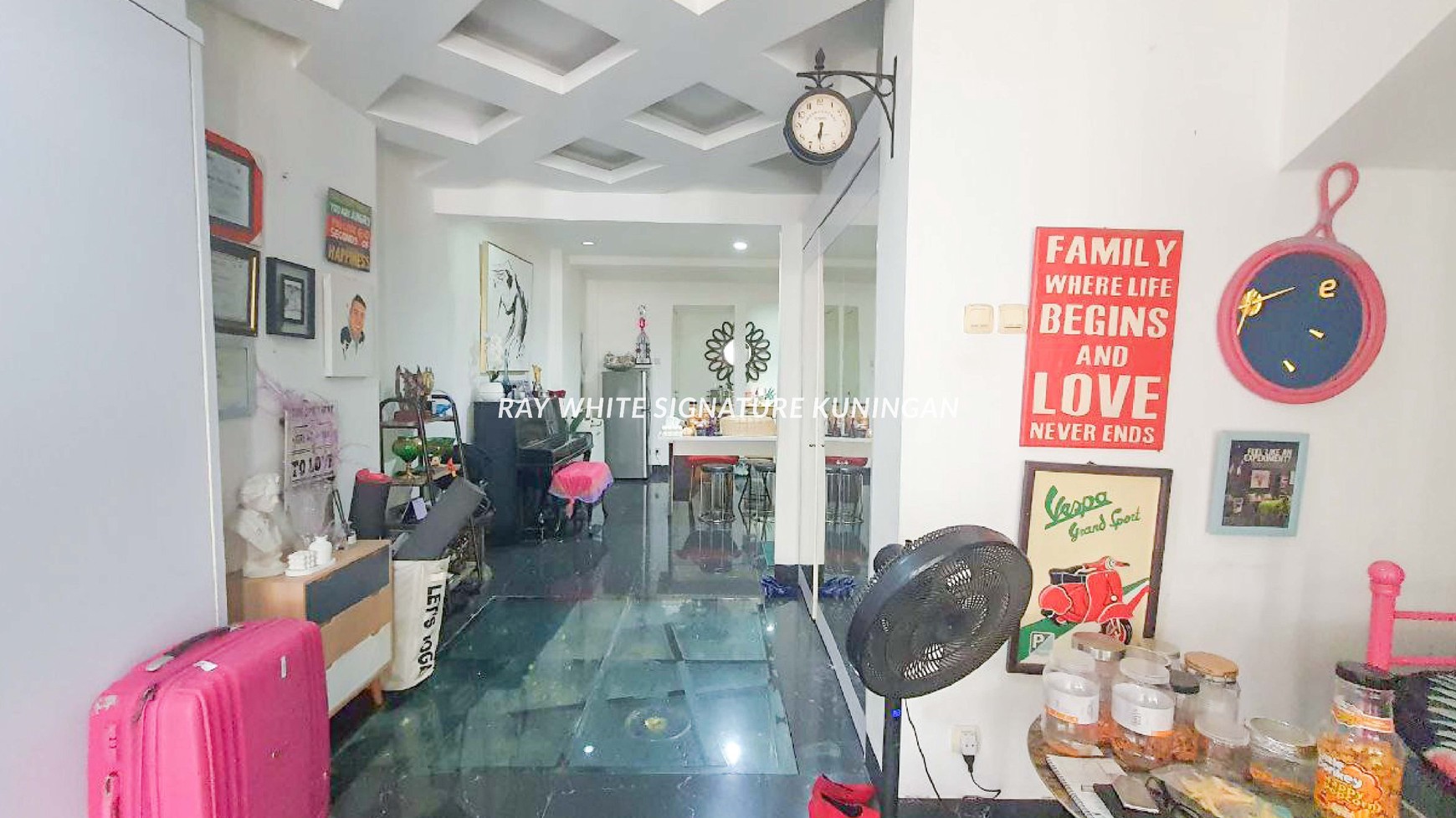 Rumah 3 Lantai Mewah di Jantung Kebayoran Baru - Lokasi Premium & Strategis