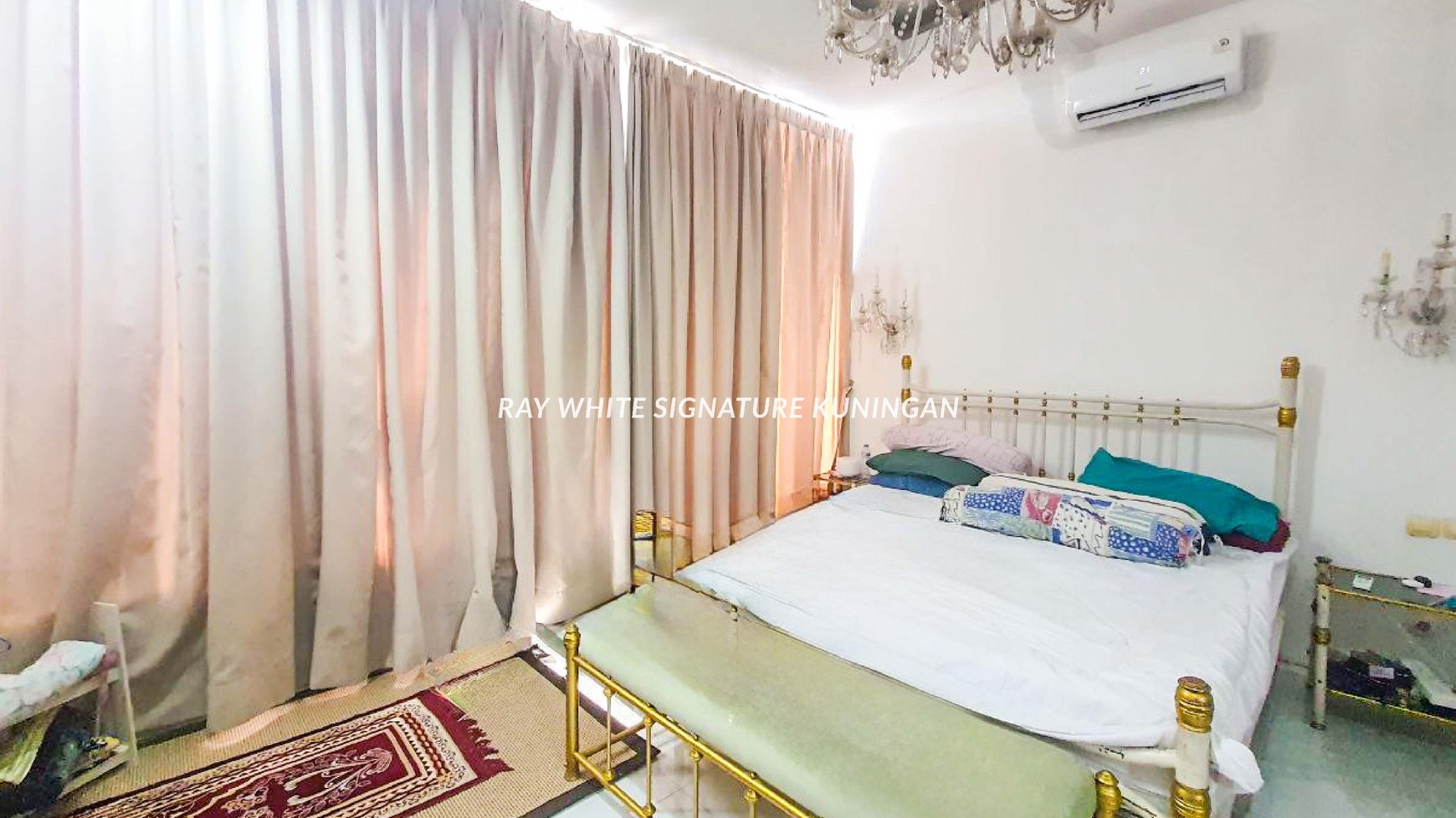 Rumah 3 Lantai Mewah di Jantung Kebayoran Baru - Lokasi Premium & Strategis