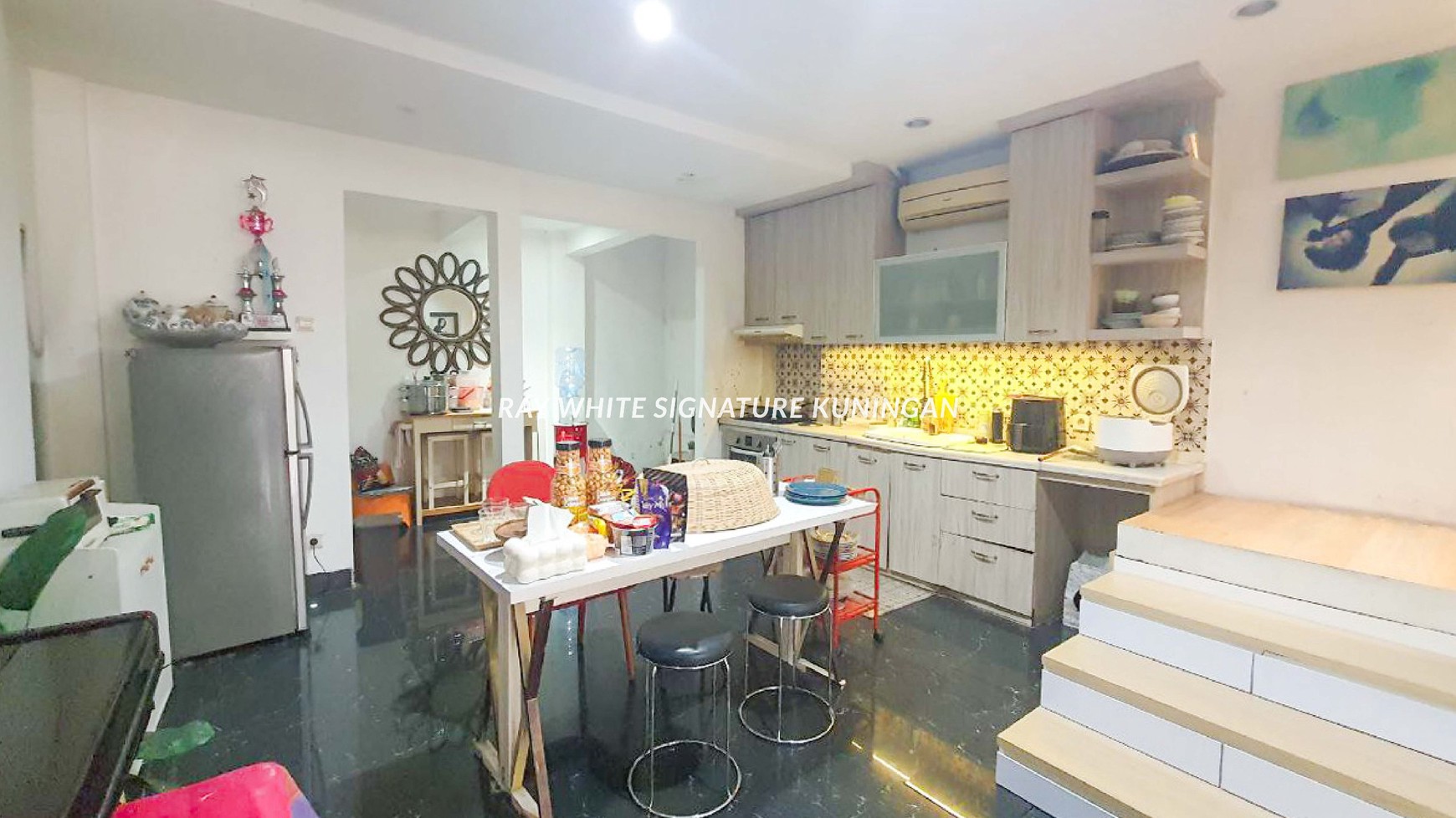 Rumah 3 Lantai Mewah di Jantung Kebayoran Baru - Lokasi Premium & Strategis