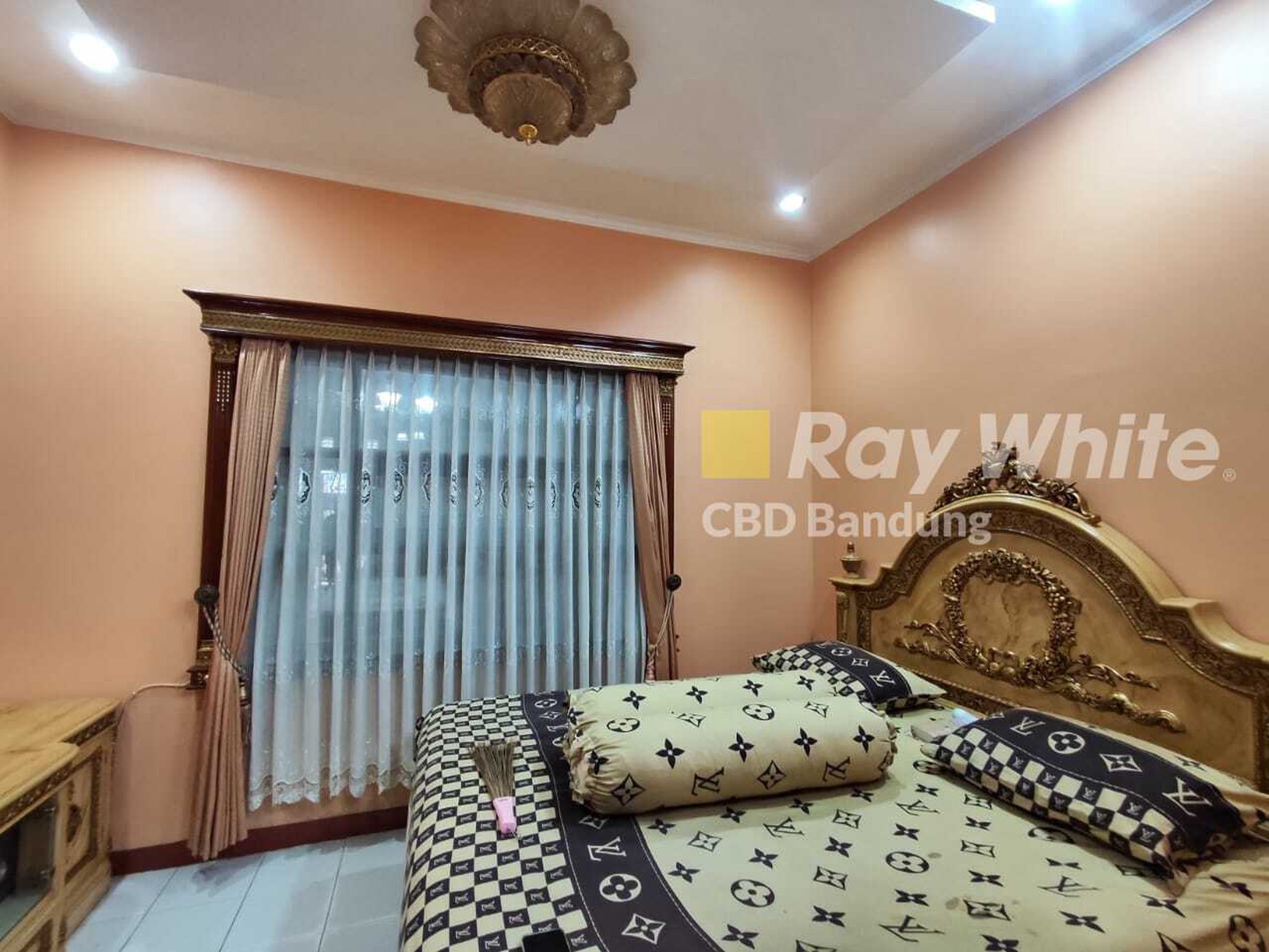 Idaman Banget ! Rumah plus Kantor Full Furnish di Pusat Kota Dekat Dengan Sekolah BPK Sudirman dan BPK Cibabat