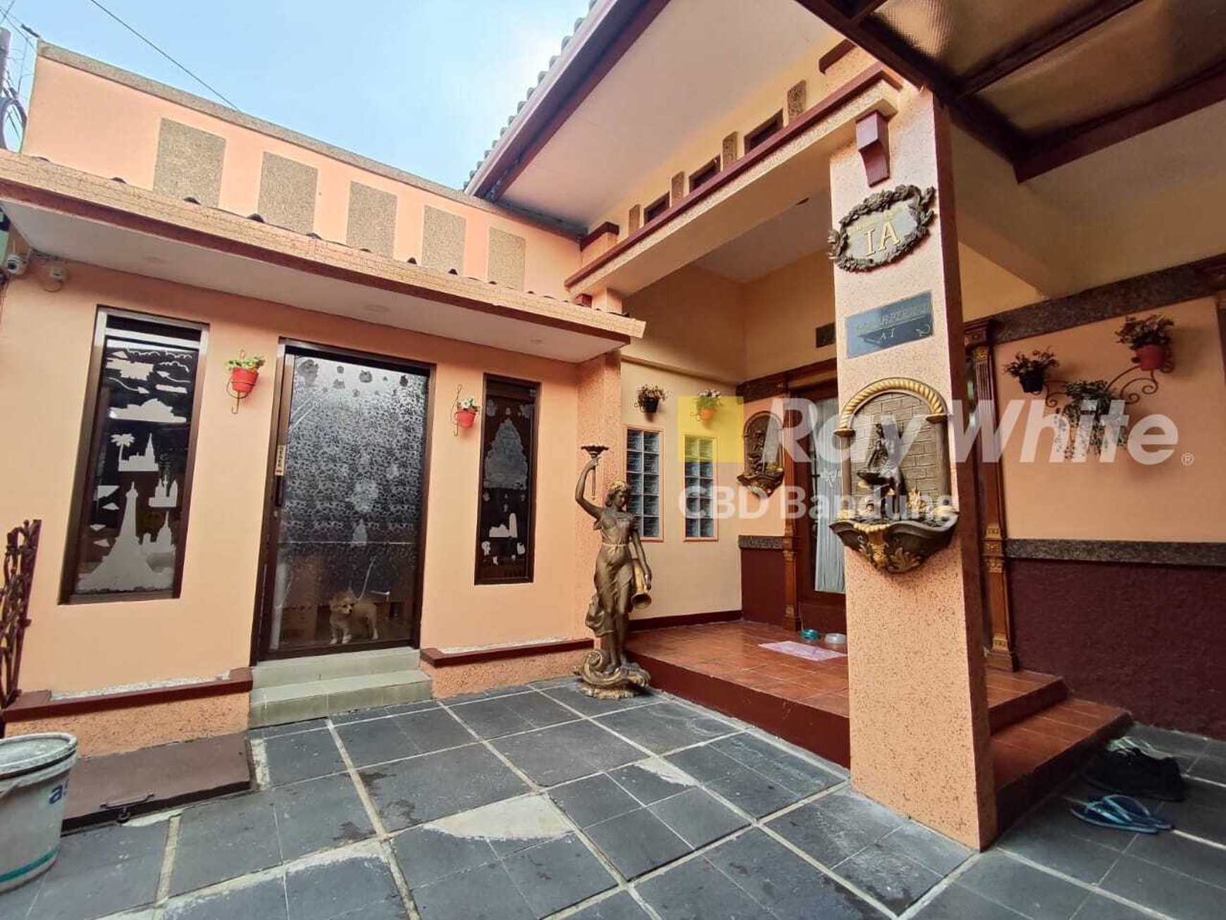Idaman Banget ! Rumah plus Kantor Full Furnish di Pusat Kota Dekat Dengan Sekolah BPK Sudirman dan BPK Cibabat