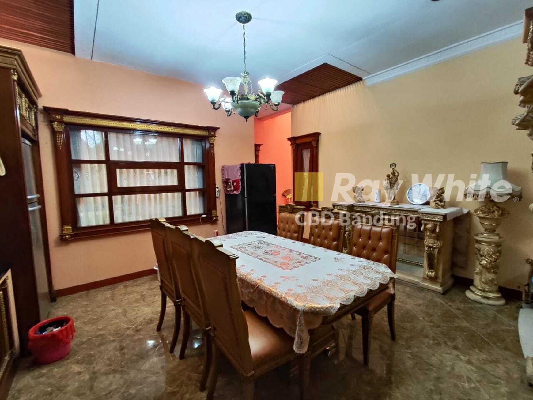 Idaman Banget ! Rumah plus Kantor Full Furnish di Pusat Kota Dekat Dengan Sekolah BPK Sudirman dan BPK Cibabat