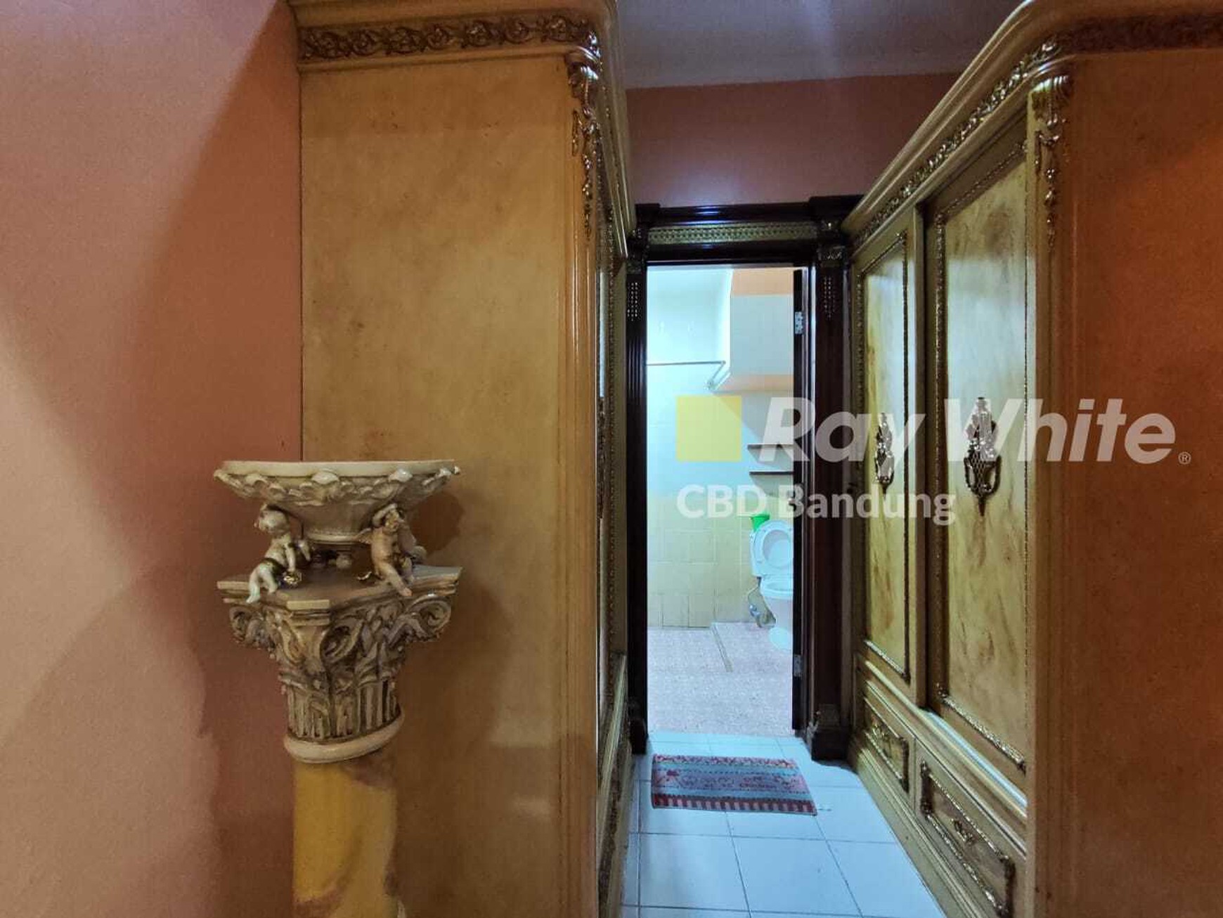Idaman Banget ! Rumah plus Kantor Full Furnish di Pusat Kota Dekat Dengan Sekolah BPK Sudirman dan BPK Cibabat