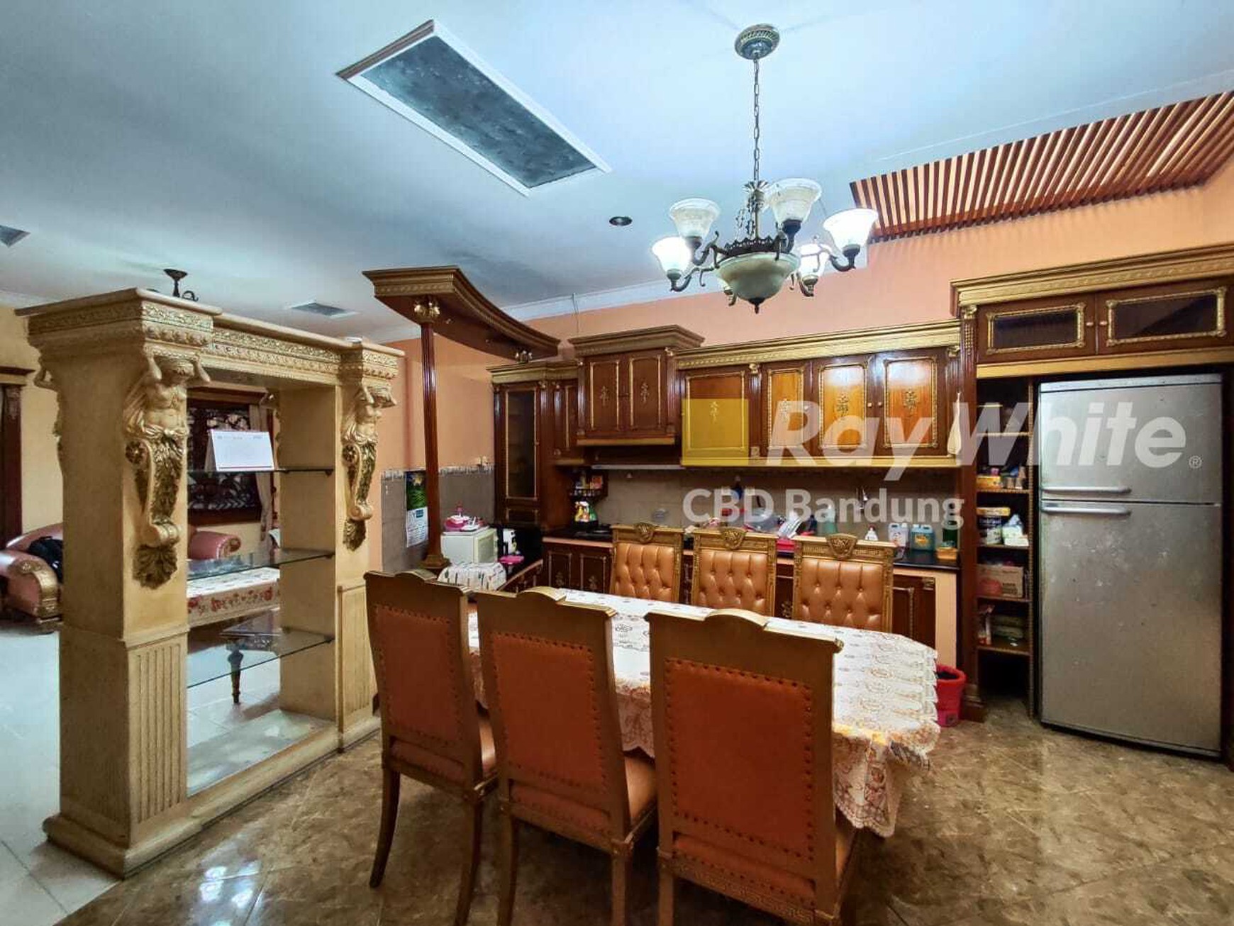 Idaman Banget ! Rumah plus Kantor Full Furnish di Pusat Kota Dekat Dengan Sekolah BPK Sudirman dan BPK Cibabat