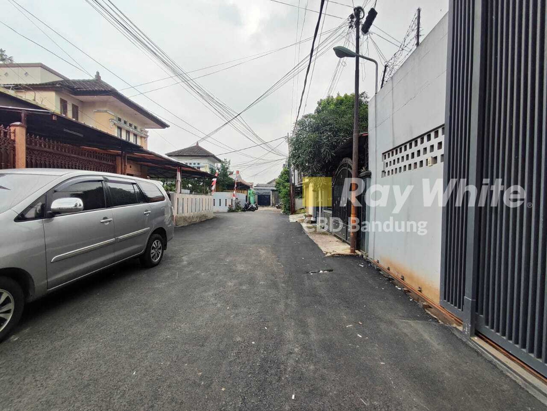 Idaman Banget ! Rumah plus Kantor Full Furnish di Pusat Kota Dekat Dengan Sekolah BPK Sudirman dan BPK Cibabat