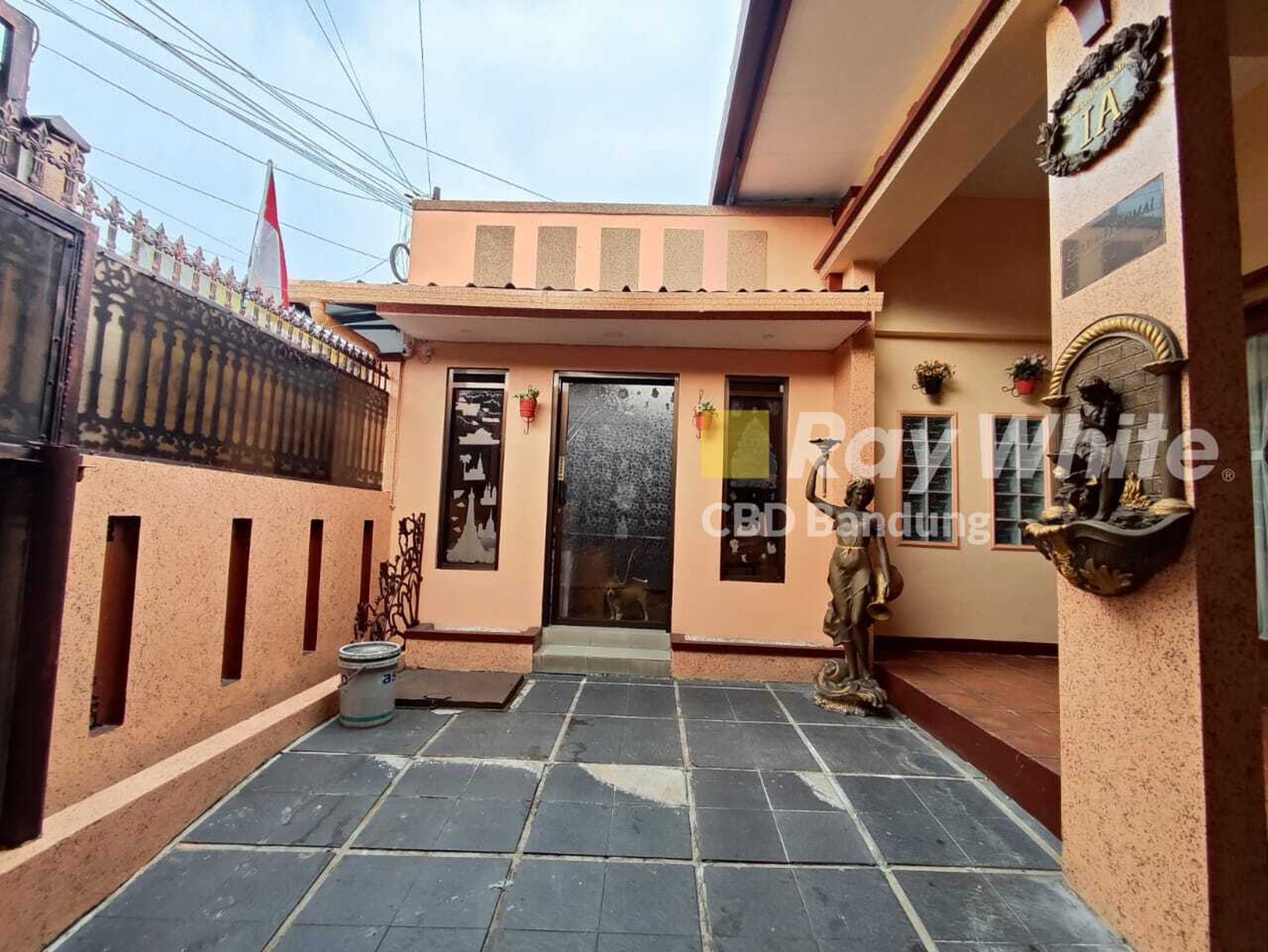 Idaman Banget ! Rumah plus Kantor Full Furnish di Pusat Kota Dekat Dengan Sekolah BPK Sudirman dan BPK Cibabat