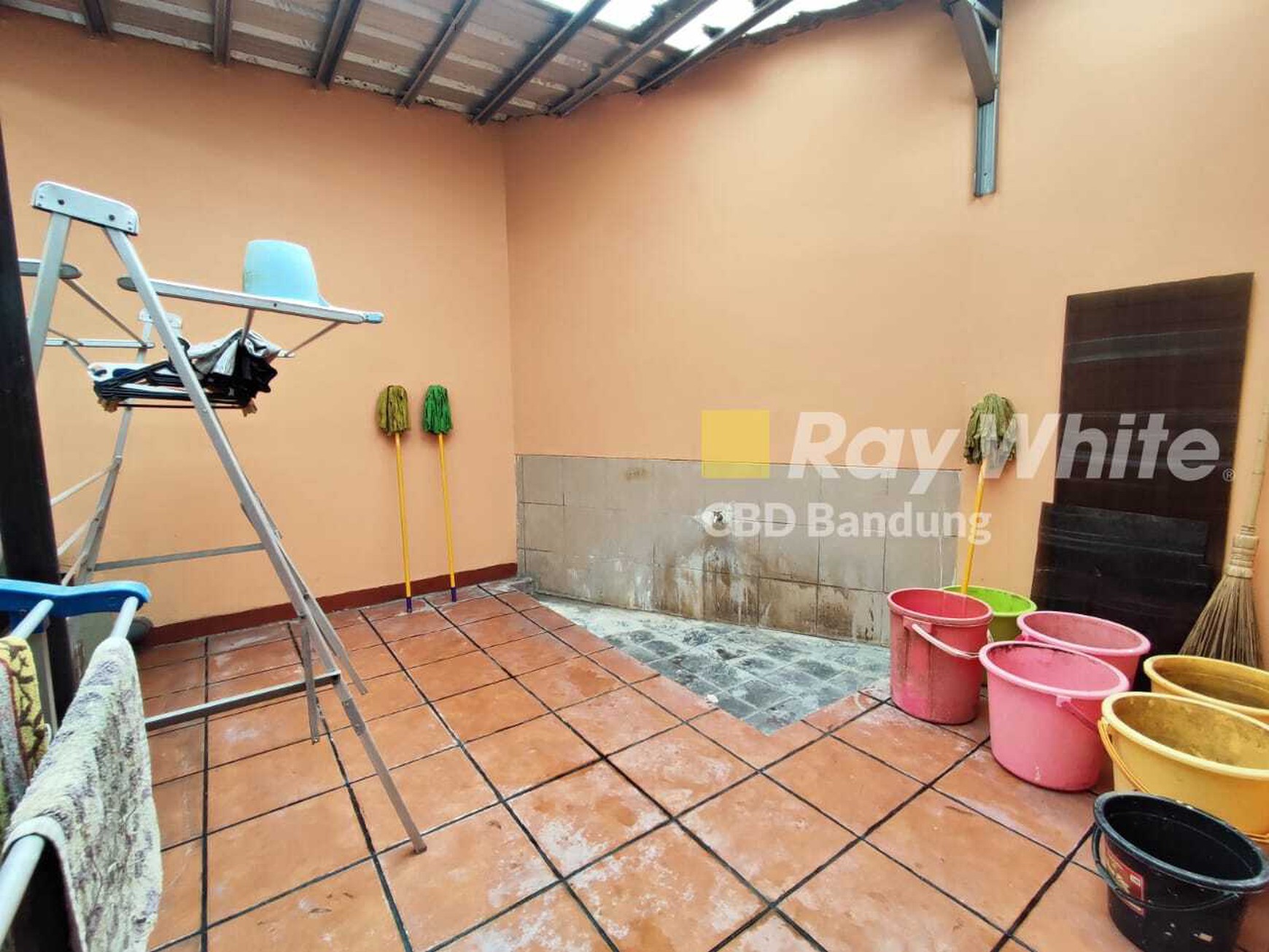 Idaman Banget ! Rumah plus Kantor Full Furnish di Pusat Kota Dekat Dengan Sekolah BPK Sudirman dan BPK Cibabat