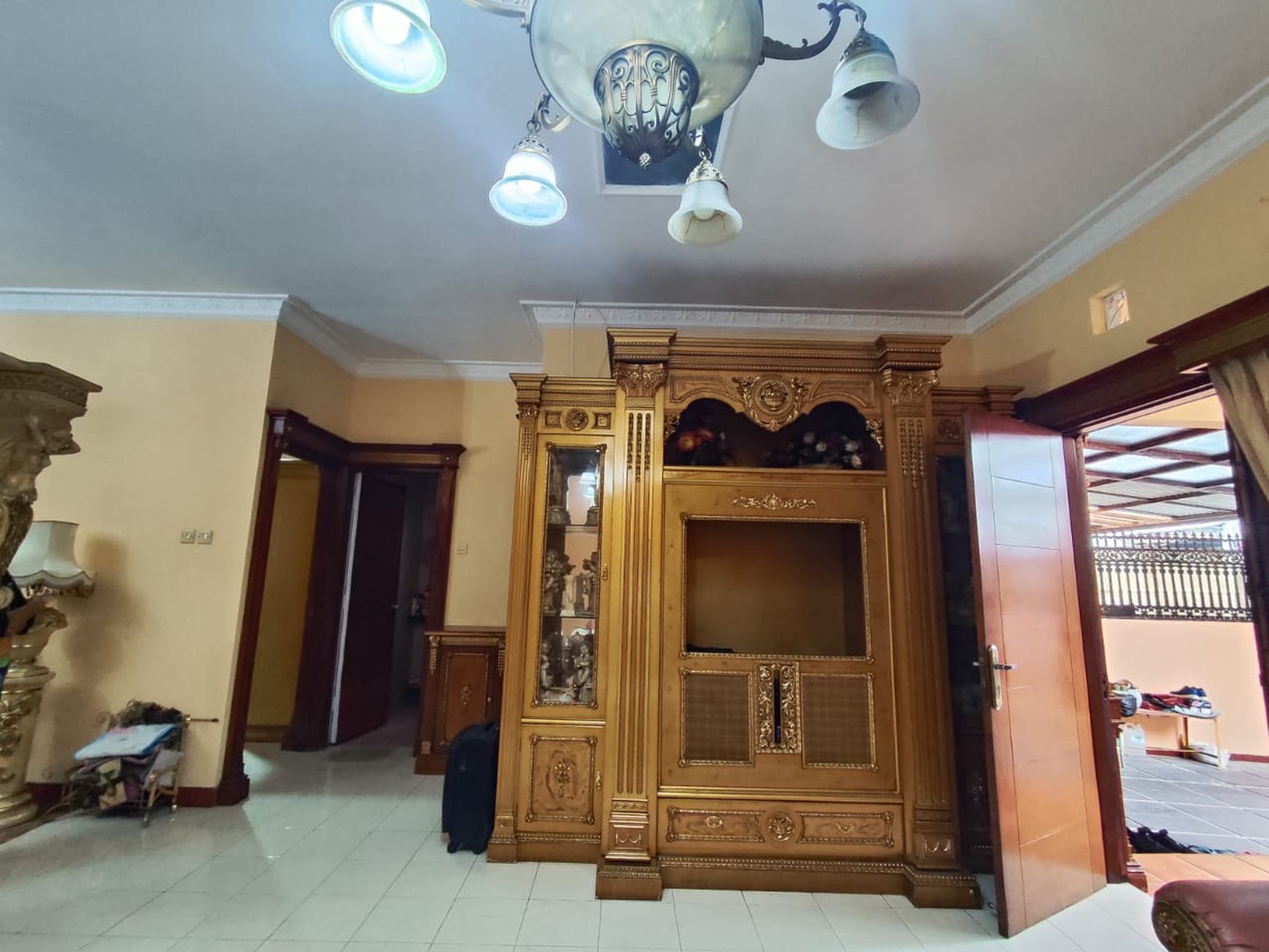 Idaman Banget ! Rumah plus Kantor Full Furnish di Pusat Kota Dekat Dengan Sekolah BPK Sudirman dan BPK Cibabat