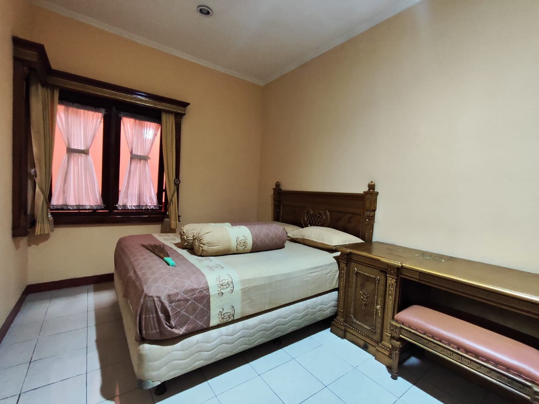 Idaman Banget ! Rumah plus Kantor Full Furnish di Pusat Kota Dekat Dengan Sekolah BPK Sudirman dan BPK Cibabat
