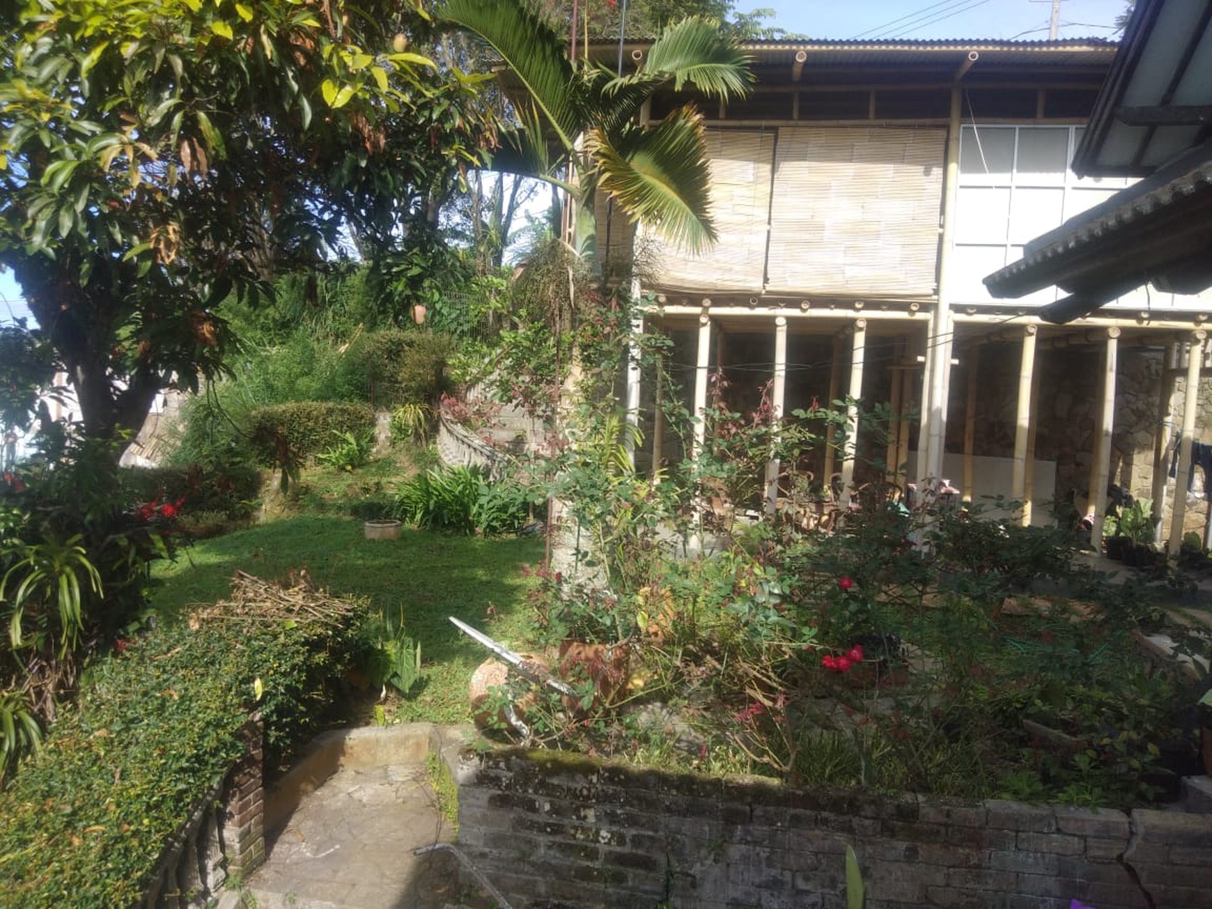 Tanah Bonus Rumah Asri jl Dago Giri Bandung