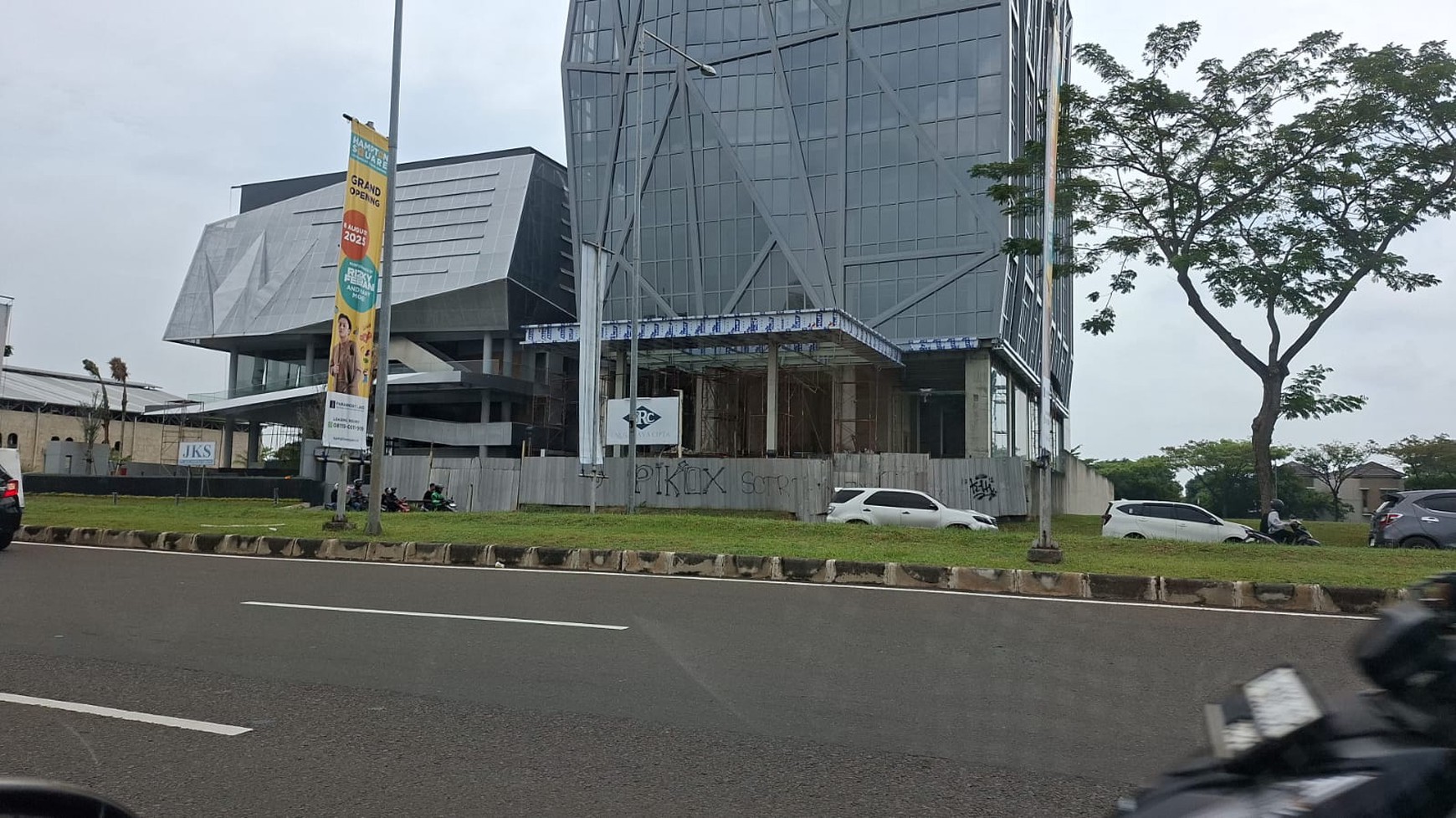 Disewakan Tanah dijalan Raya Boulevard Gading Serpong Cocok untuk showroom, Kantor, Kuliner